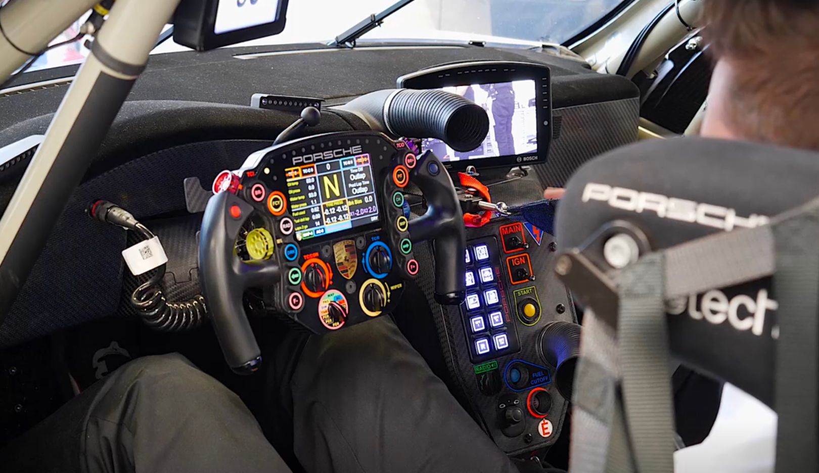Le Mans 2020: Kévin Estre erklärt das Cockpit des 911 RSR