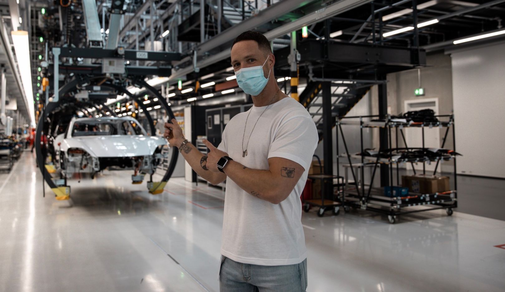 Influencer Magic Fox visits Porsche Porsche Newsroom