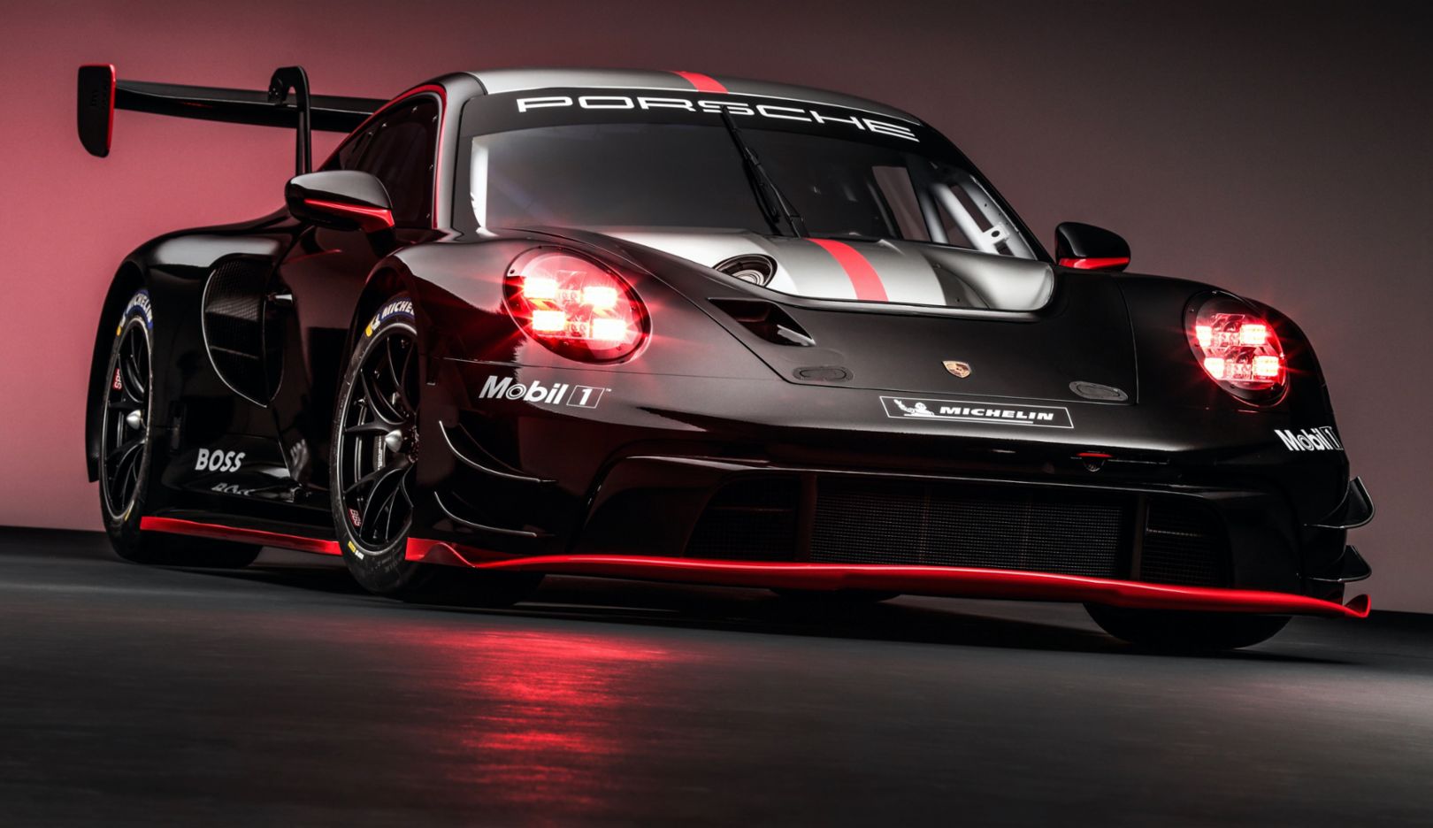 https://newsroom.porsche.com/.imaging/mte/porsche-templating-theme/image_1080x624/dam/pnr/2022/Motorsports/911-GT3-R-world-premiere/M22_3550_fine.jpeg/jcr%3Acontent/M22_3550_fine.jpeg