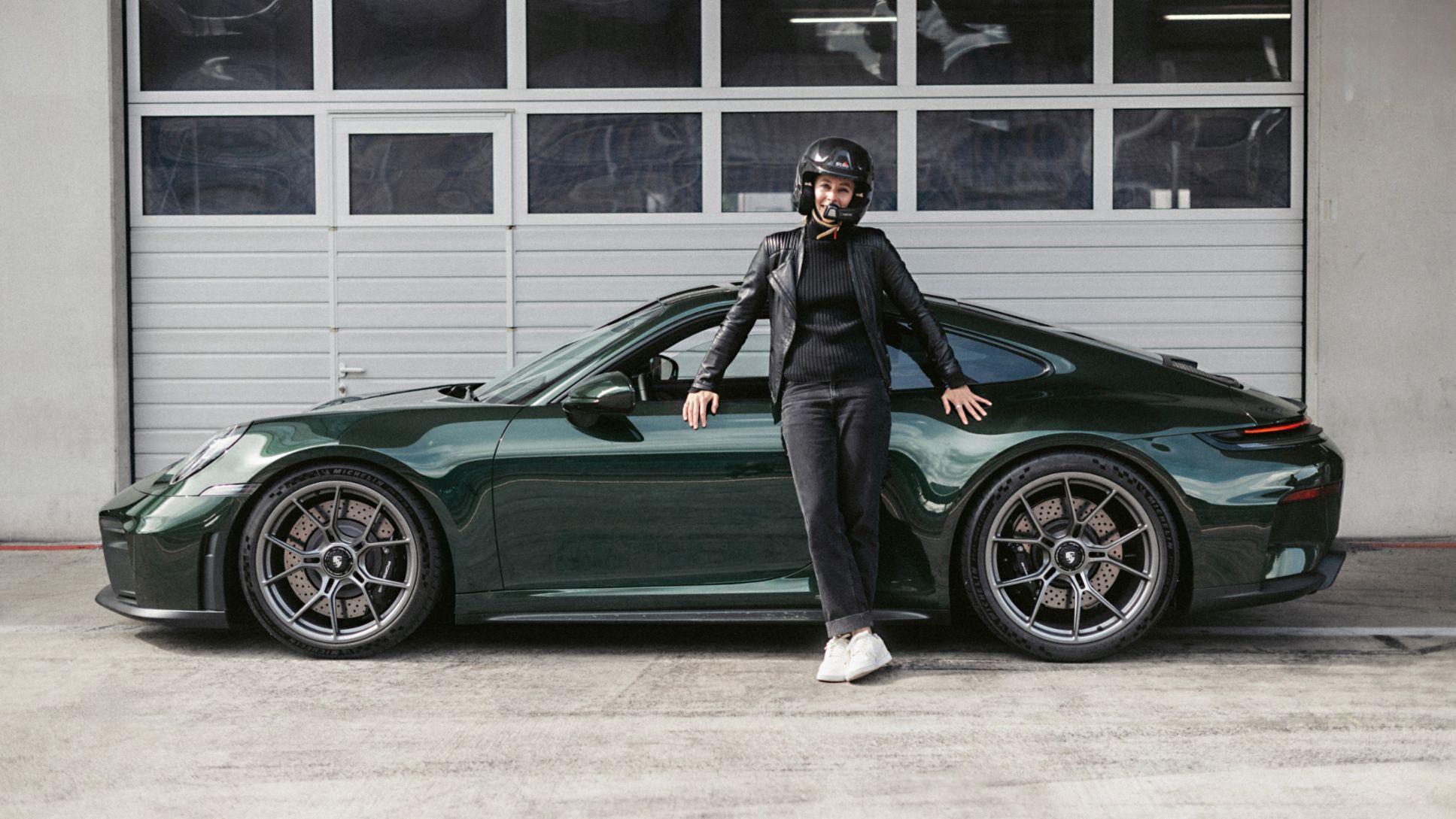 Jenna Gygi, Wingsuit-Pilotin, 911 GT3, 2025, Porsche Schweiz AG