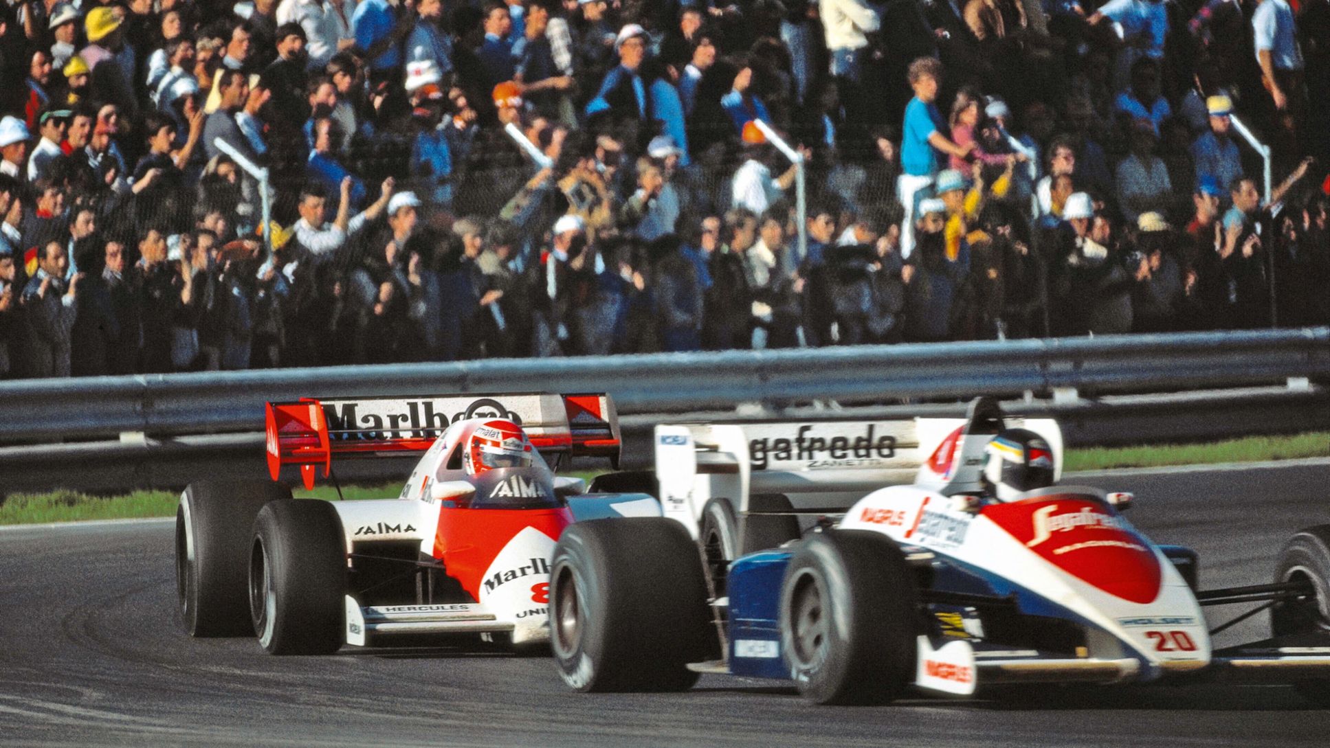 Niki Lauda (número 8) con McLaren TAG Porsche en el GP de Portugal de 1984, 2022, Porsche AG
