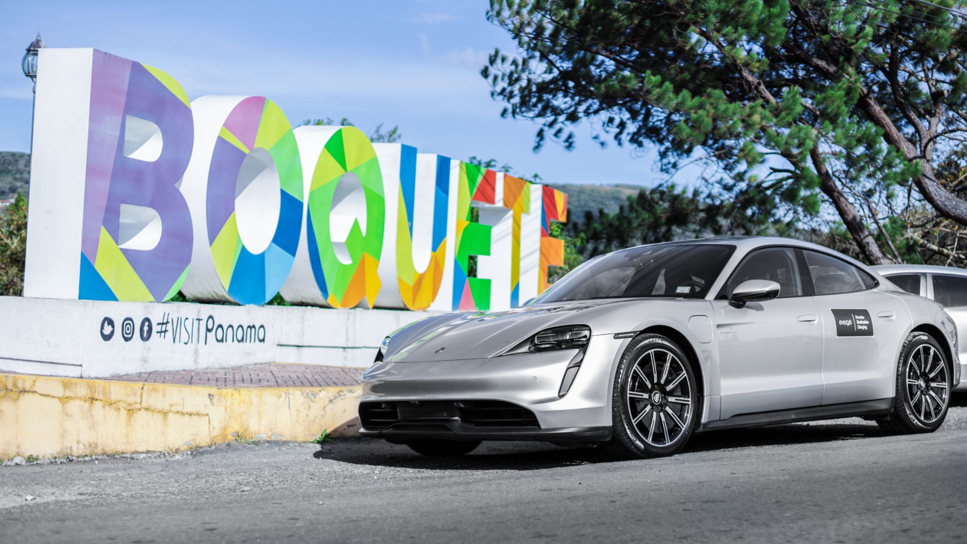 El Porsche Taycan llega a Boquete para inaugurar tres estaciones de carga