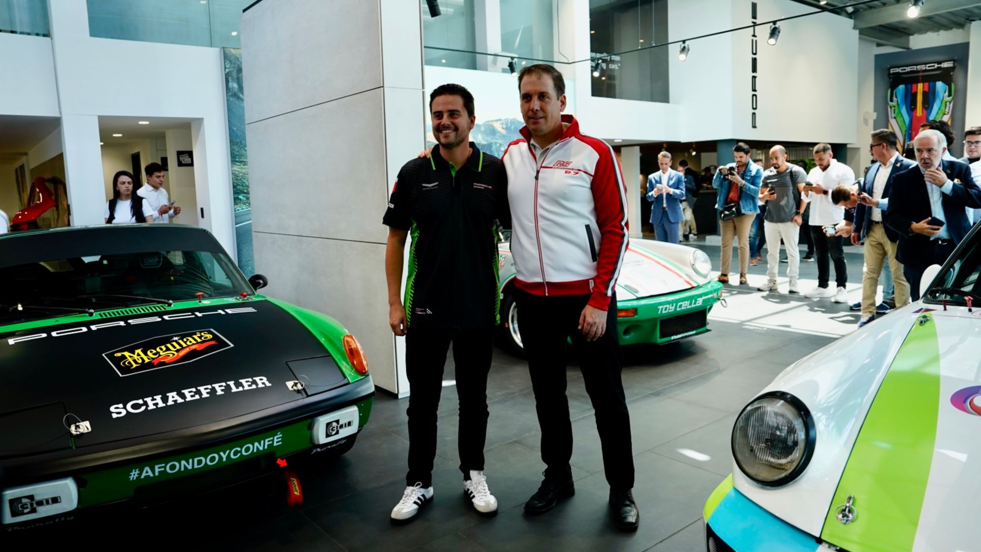 Fercho Urquiza y Benito Guerra Jr. (izq-der), pilotos oficiales de Porsche de México para La Carrera Panamericana