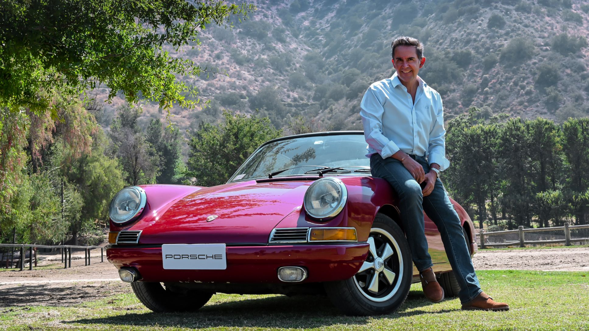 Javier Torres, expresidente del Club de Automóviles Antiguos de Chile (CAACH) y su Porsche 912 Coupé de 1968