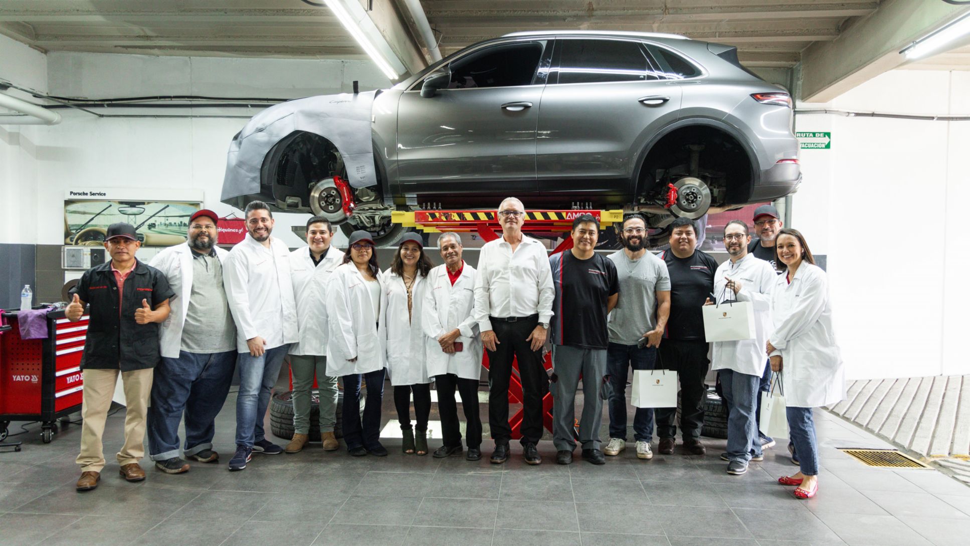 Porsche Guatemala celebra una jornada exitosa de ‟Técnico Por Un Día”