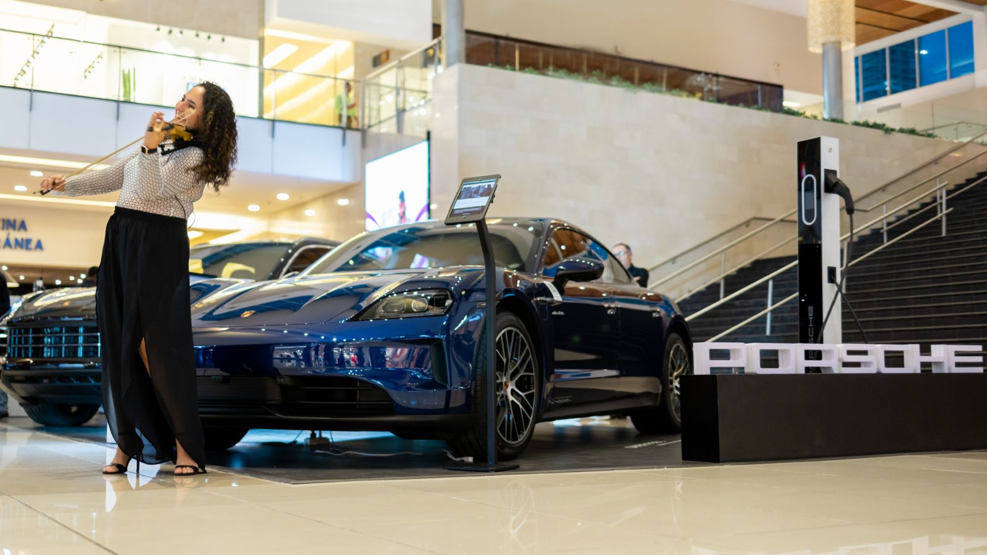 Nuevo Porsche Taycan, Panamá Luxury Motor Show, Panamá, 2024