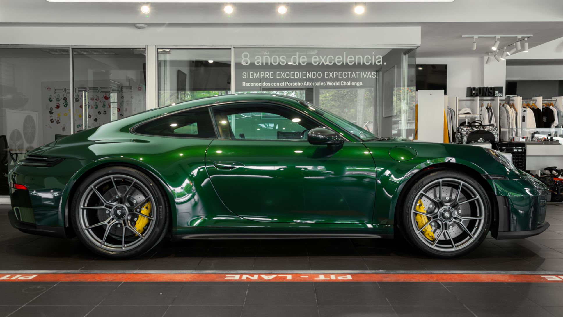 Porsche 911 GT3 Touring.