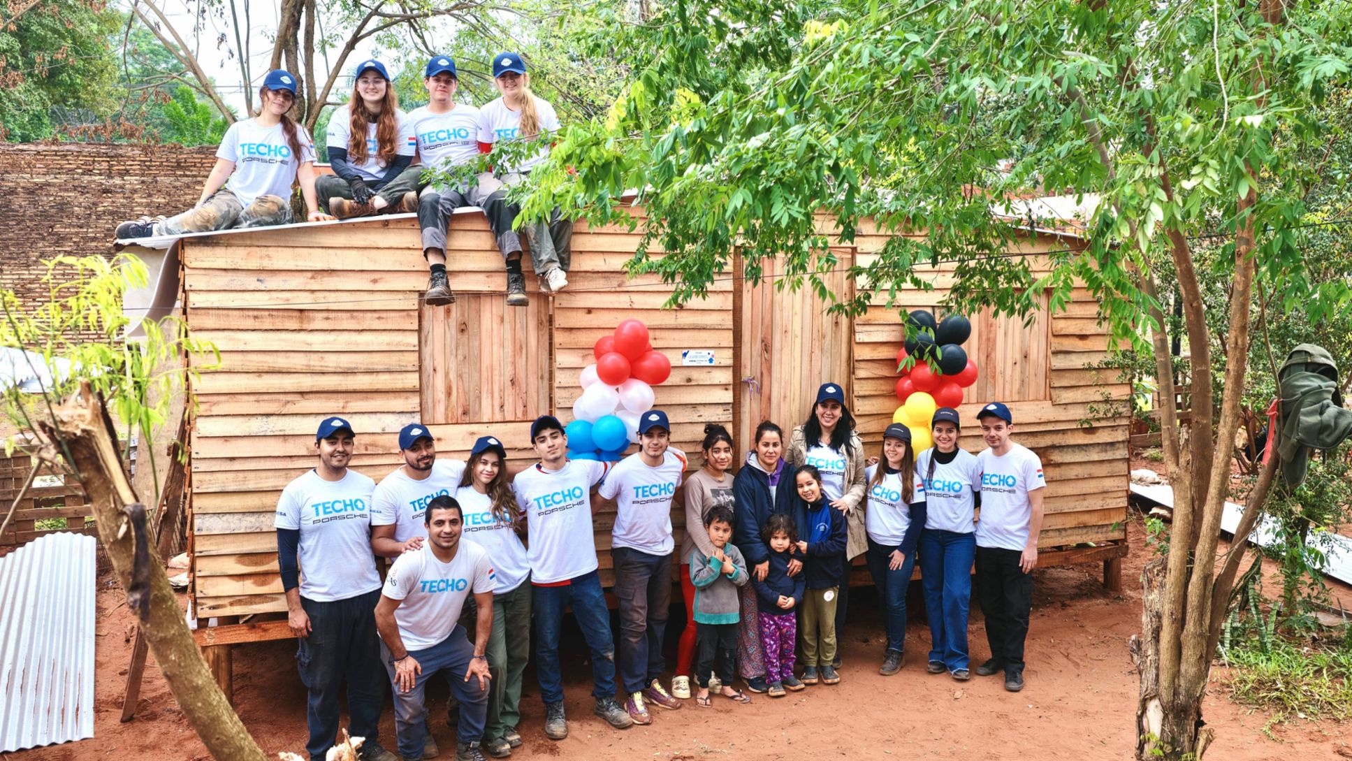 Porsche impulsa acciones solidarias junto a TECHO en Paraguay