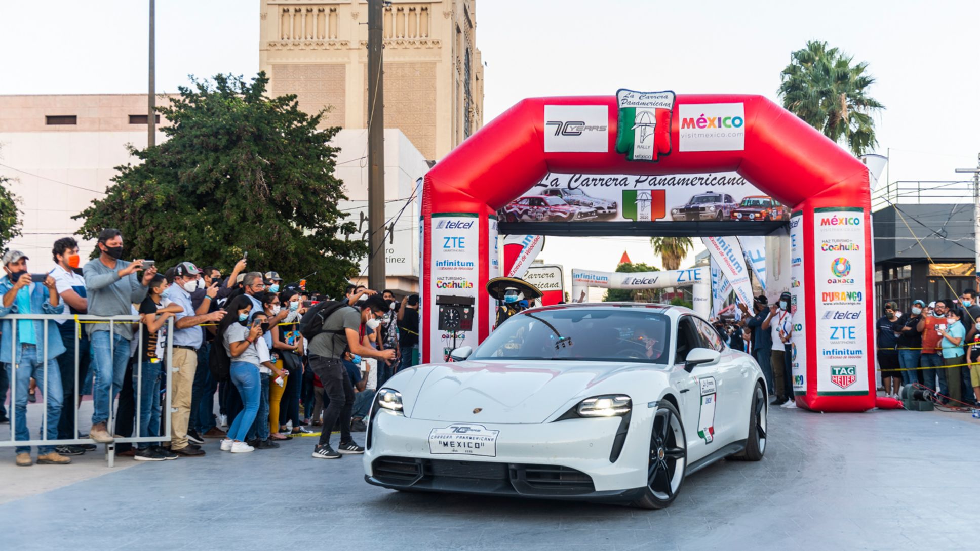 Porsche Taycan, el primer auto eléctrico en cruzar la meta en la Carrera Panamericana