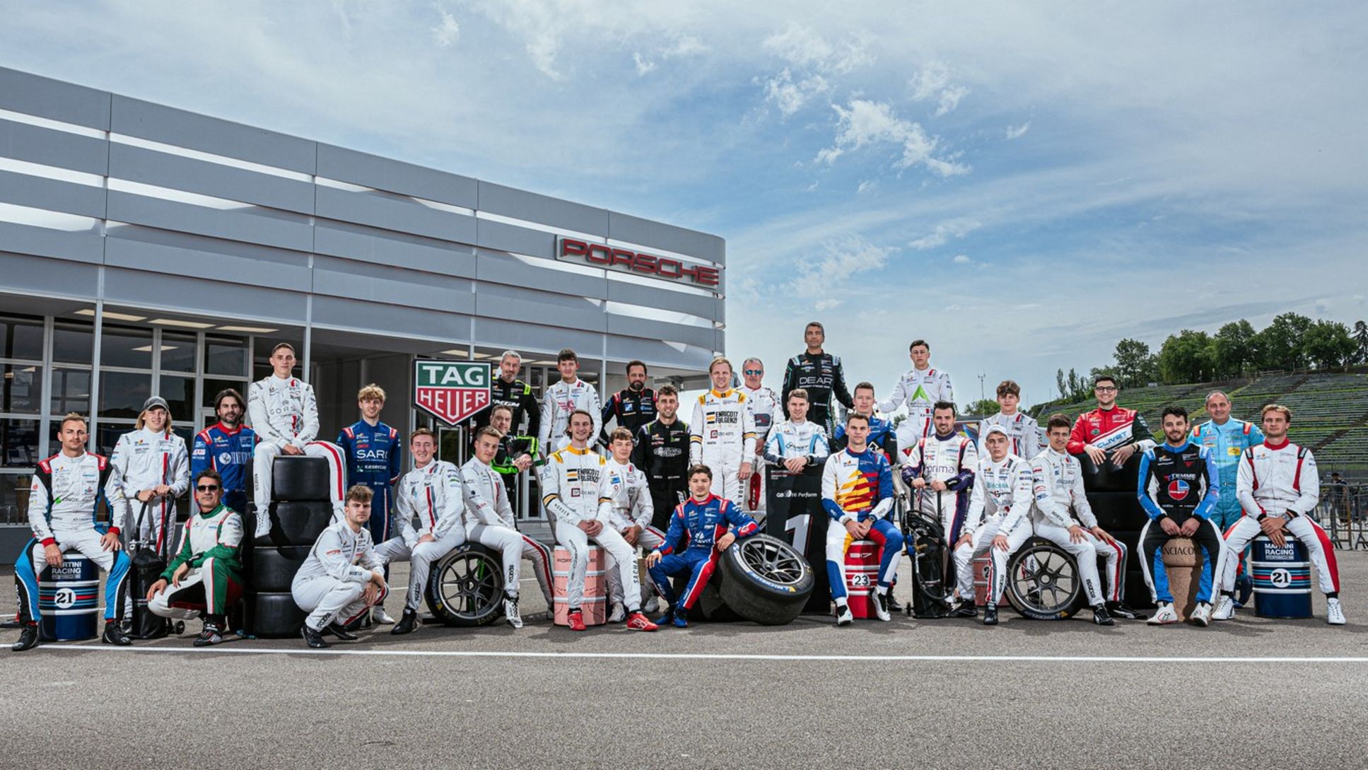 Foto di gruppo per i piloti della Porsche CCI 2024 