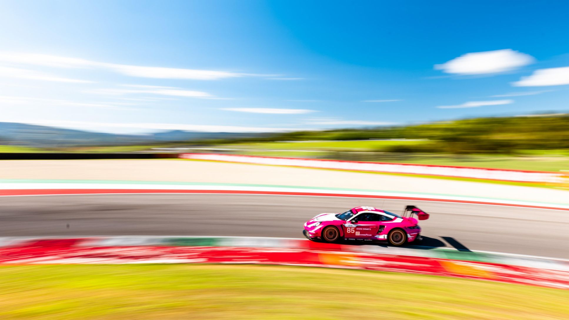 Sarah Bovy (B), Rahel Frey (CH), Michelle Gatting (DK), Iron Dames (#85), Porsche 911 GT3 R, 2024, Porsche AG