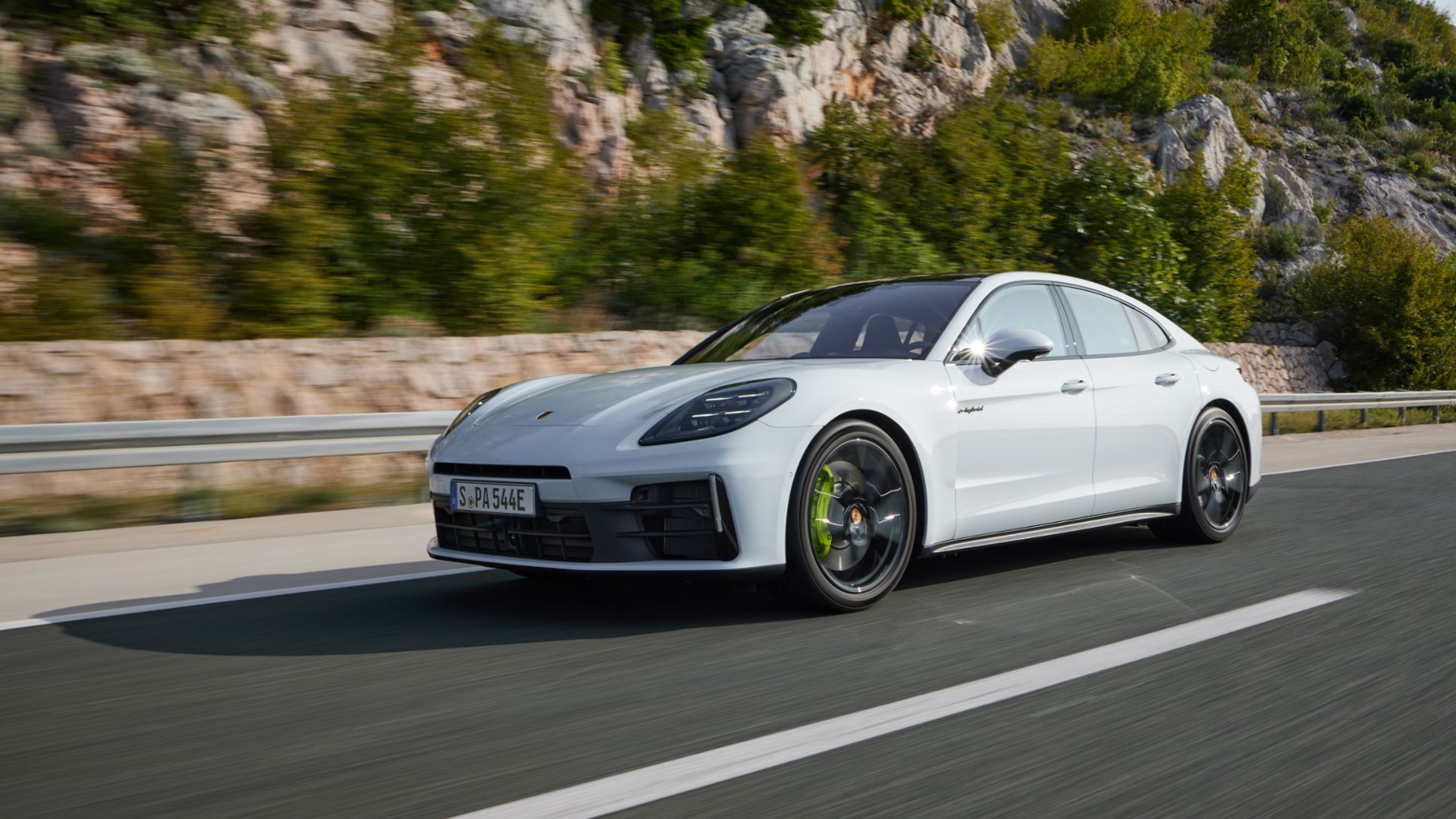 Porsche prezintă două noi variante e-hybrid ale modelului Panamera, comunicat de presă, 20/02/2024, Porsche AG