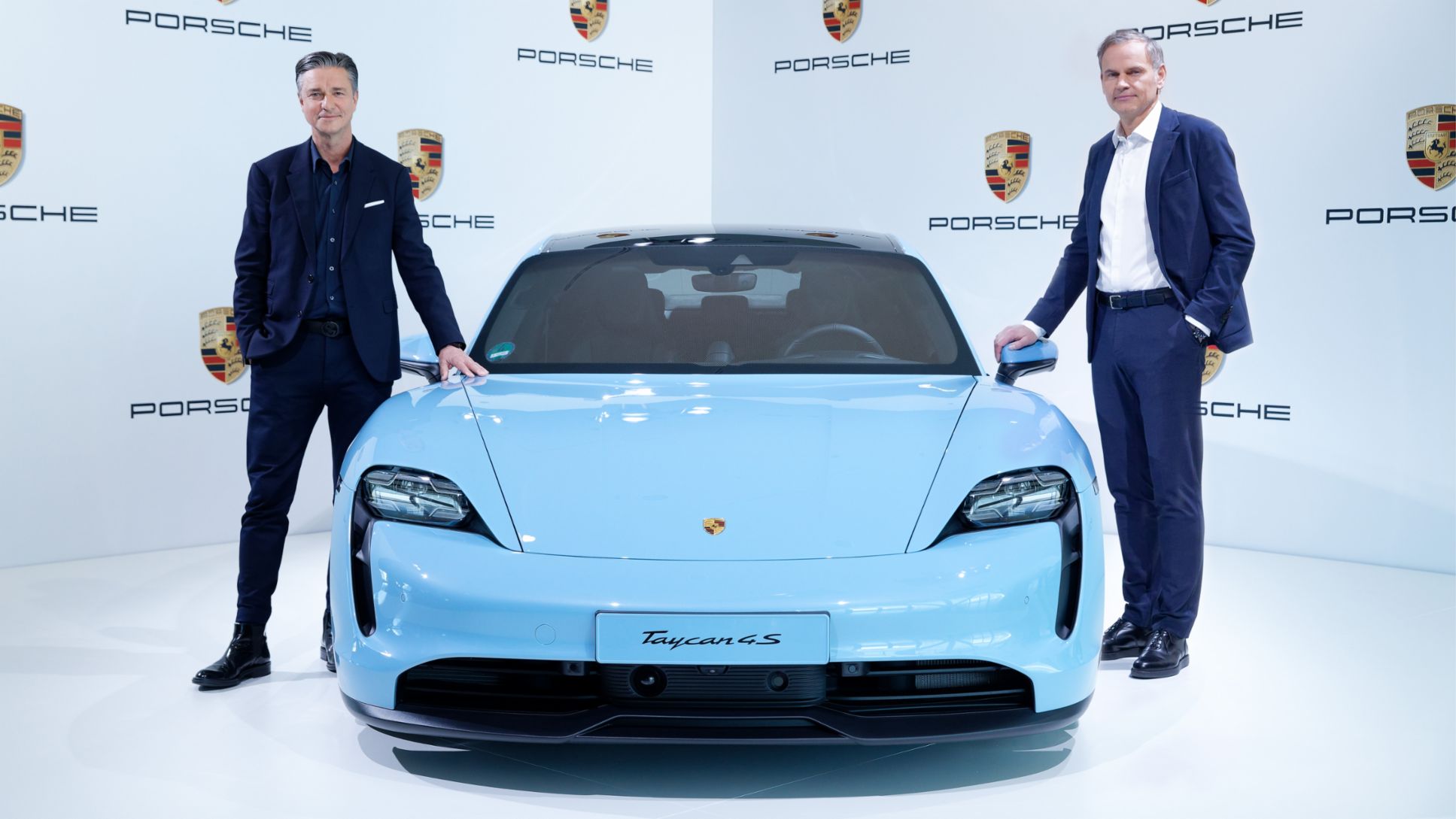 Lutz Meschke, Deputy Chairman of the Executive Board and Member of the Executive Board for Finance and IT, Oliver Blume, Chairman of the Executive Board, (Photomontage), Taycan 4S, annual press conference, 2020, Porsche AG