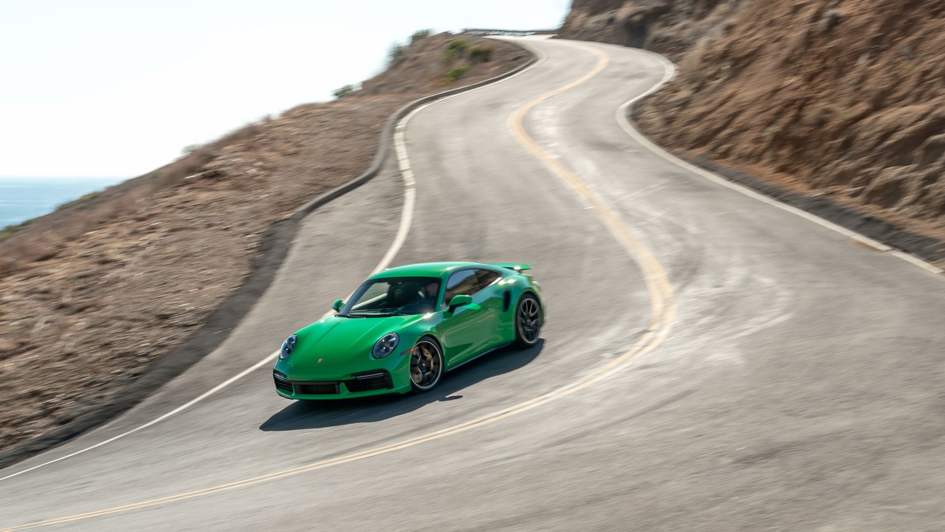 911 Turbo S color verde Pitón, 2021, Porsche Cars North America