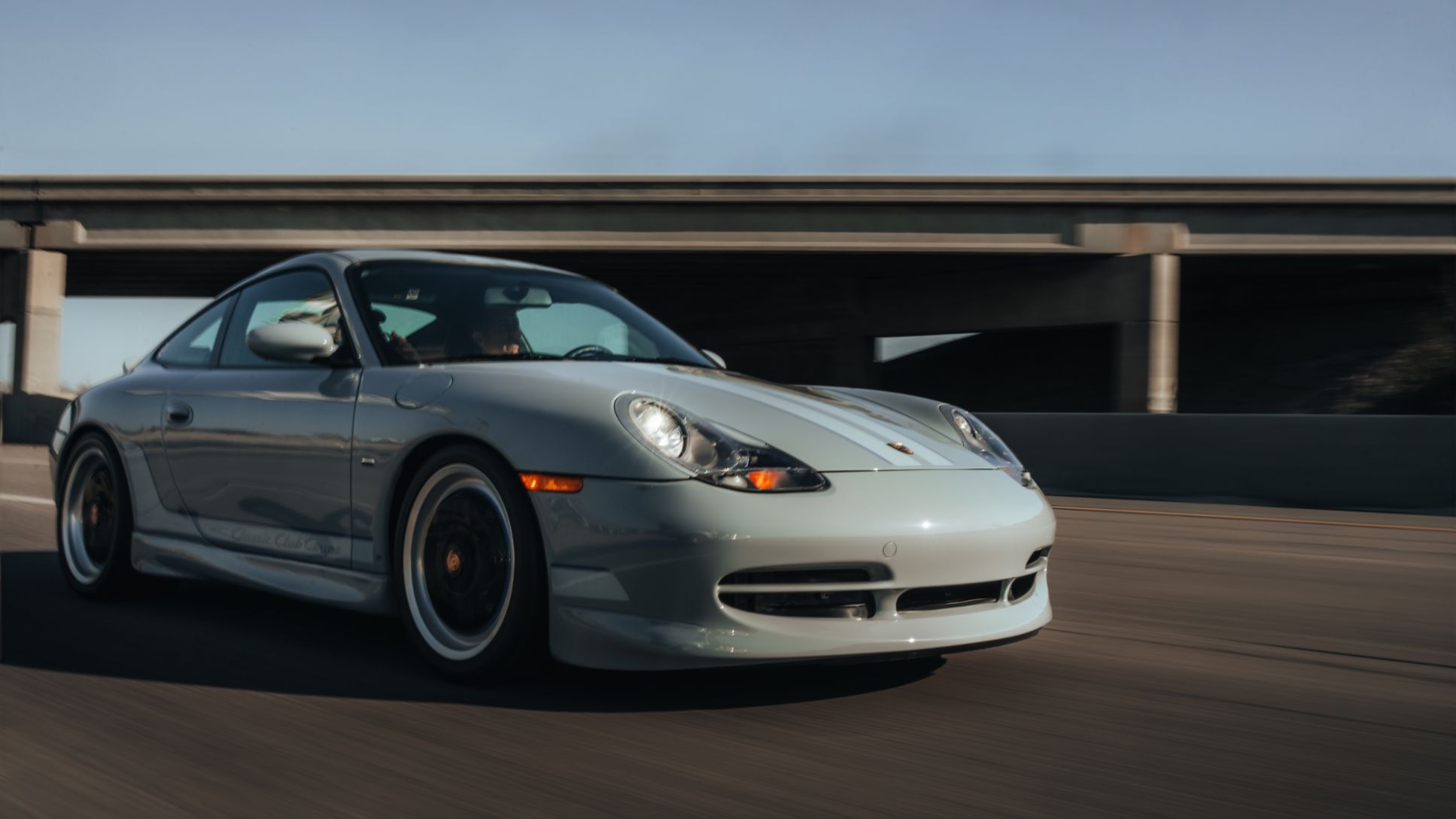 Porsche 911 Classic Club Coupe Hero