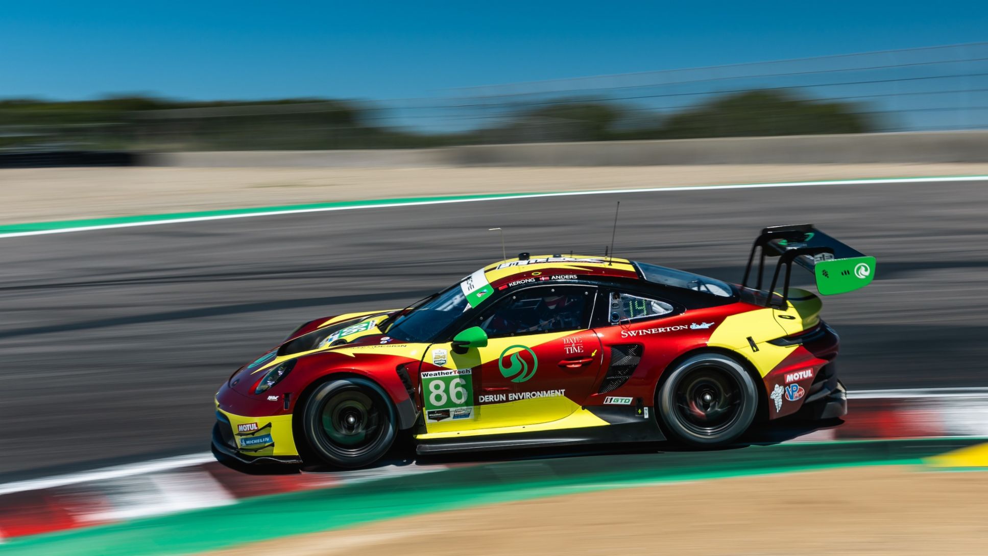 Porsche customer teams take on GT competition at CTMP