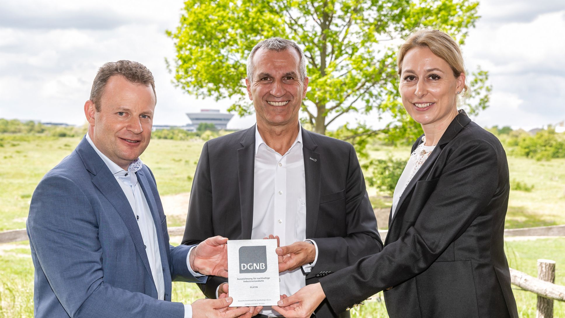 Gerd Rupp, Chairman of the Executive Board at Porsche Leipzig GmbH, Albrecht Reimold, Member of the Executive Board for Production and Logistics at Porsche AG, Dr. Christine Lemaitre, Chief Executive Officer at DGNB, l-r, 2019, Porsche AG