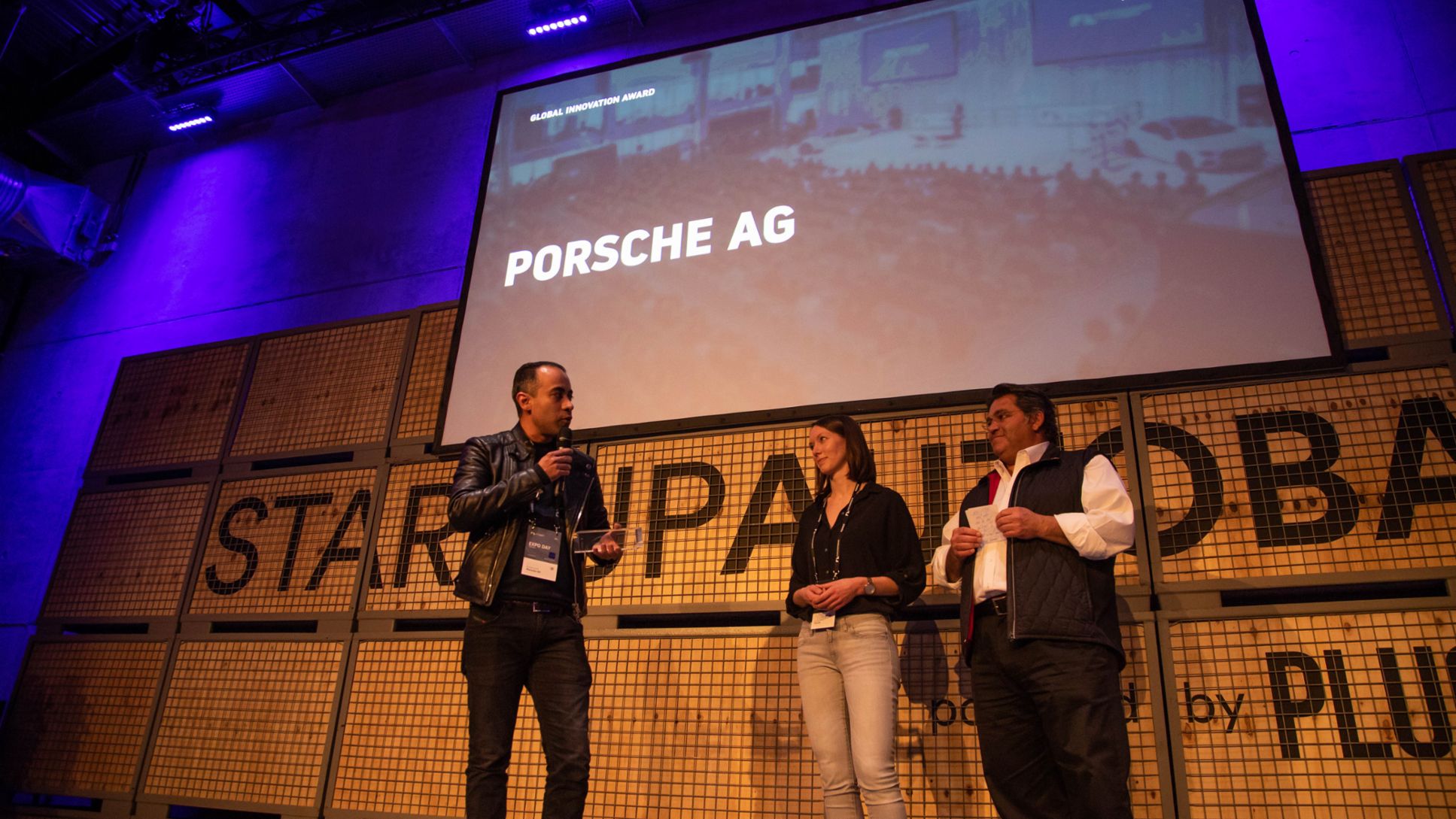 Кристиан Кнорле, Таня Дойченбаур, Саед Амиди (слева направо), церемония вручения награды Global Innovation Award, мероприятие Expo Day на Startup Autobahn, Штутгарт, 2019, Porsche AG