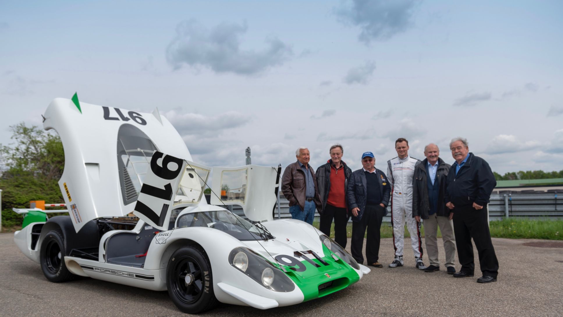 Roland Bemsel, Gerhard Küchle, Kurt Ahrens, Marc Lieb, Hermann Burst, Klaus Ziegler, l-r, 917-001, 2019, Porsche AG 