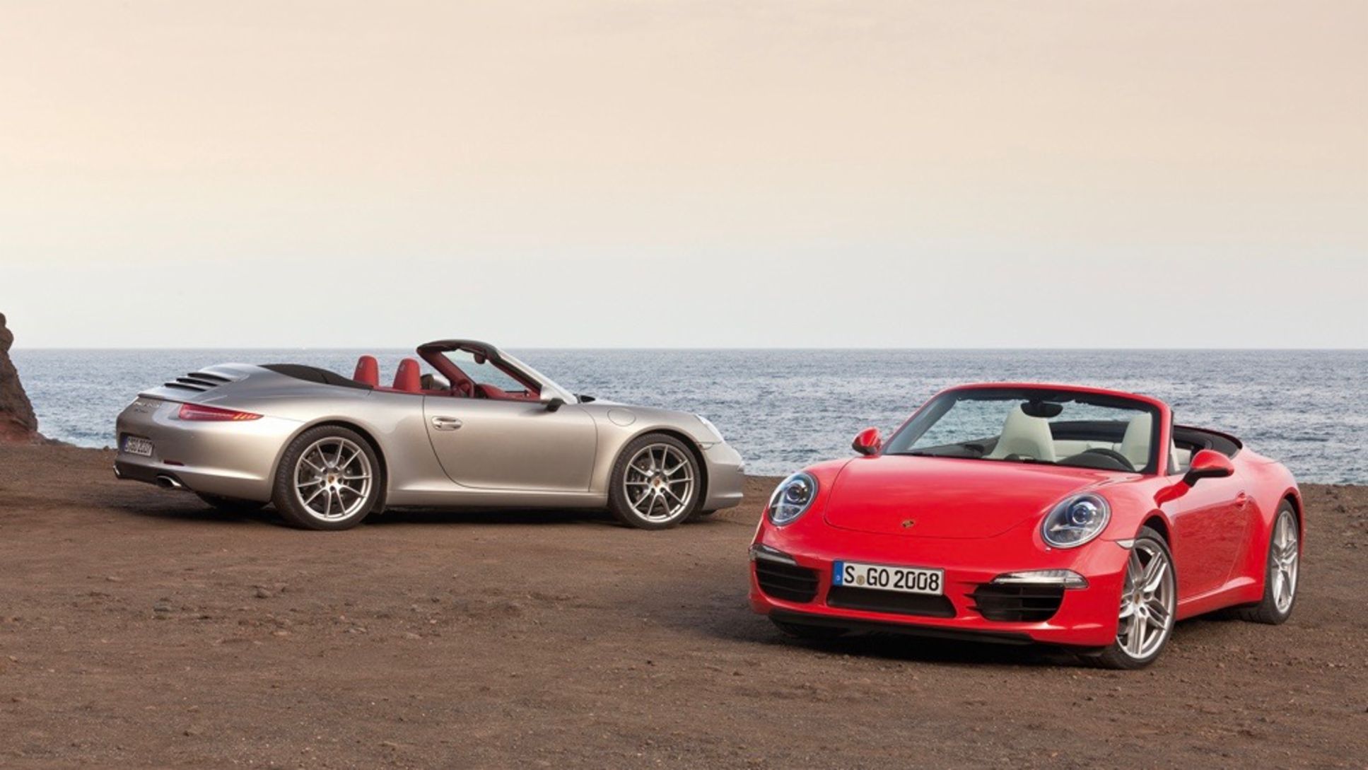 Debut for 911 Carrera Cabriolet with innovative roof concept - Porsche  Newsroom