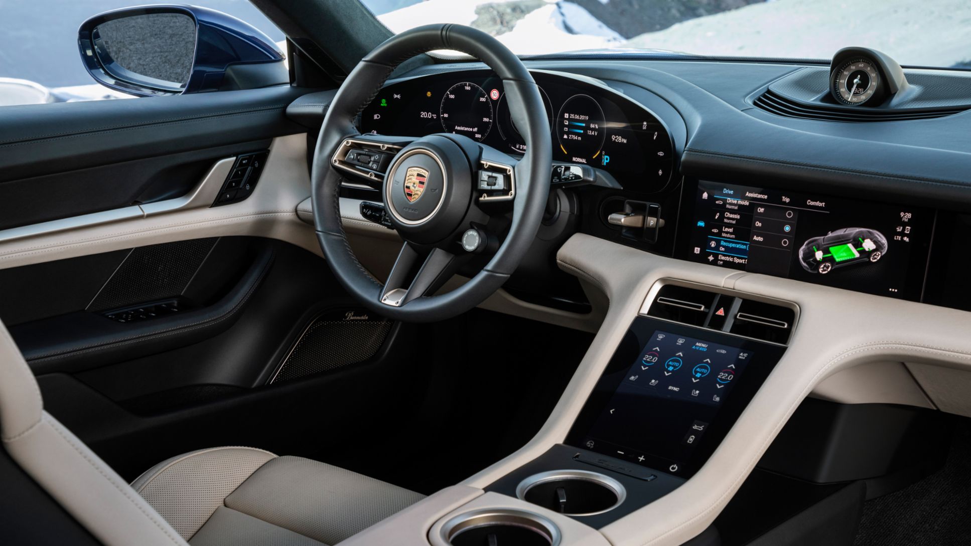 https://newsroom.porsche.com/.imaging/mte/porsche-templating-theme/image_1290x726/dam/pnr/2019/products/taycan-world-premiere-18445/gallery-Interior/b-P19_0639_a3_rgb.jpg/jcr%3Acontent/b-P19_0639_a3_rgb.jpg