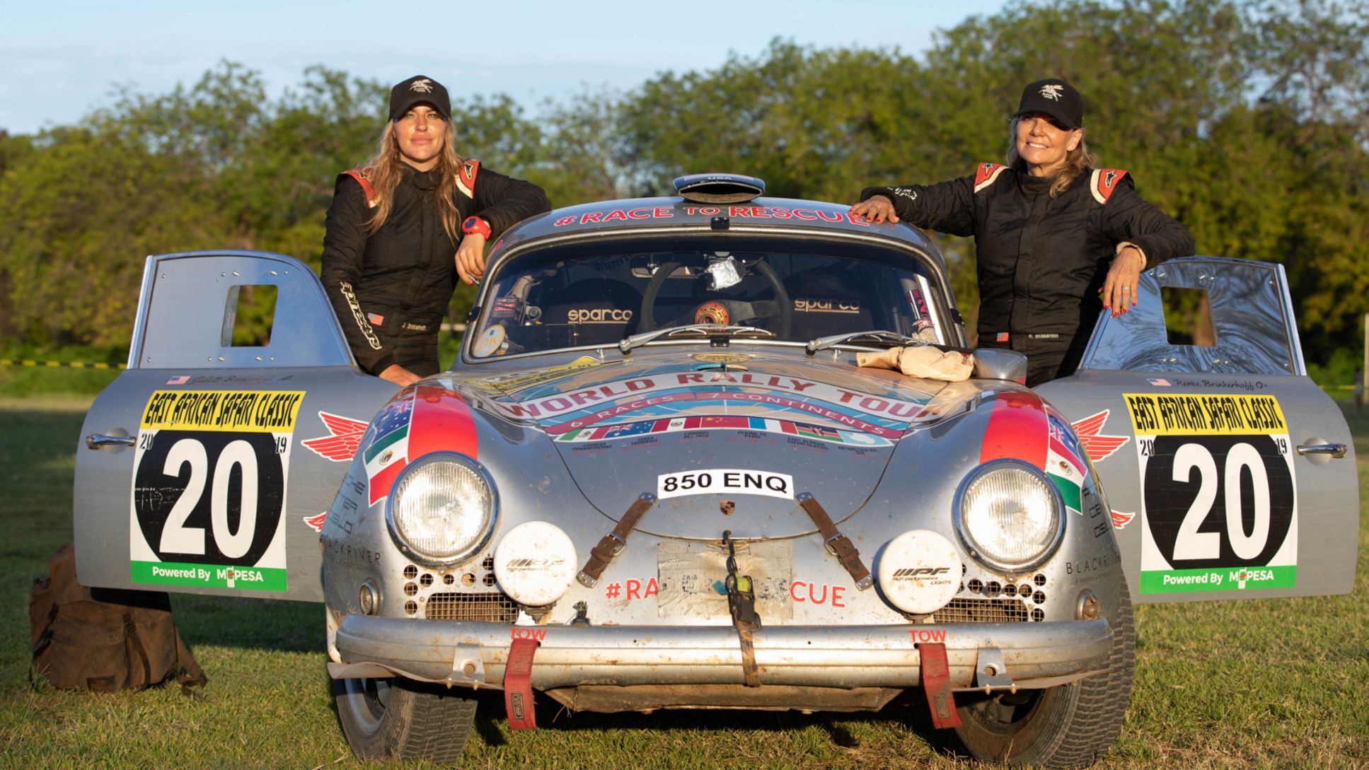 Juliette Brinkerhoff, Renée Brinkerhoff, l-r, 1956 Porsche 356 A, Project 356 World Rally Tour, 2020, Porsche AG