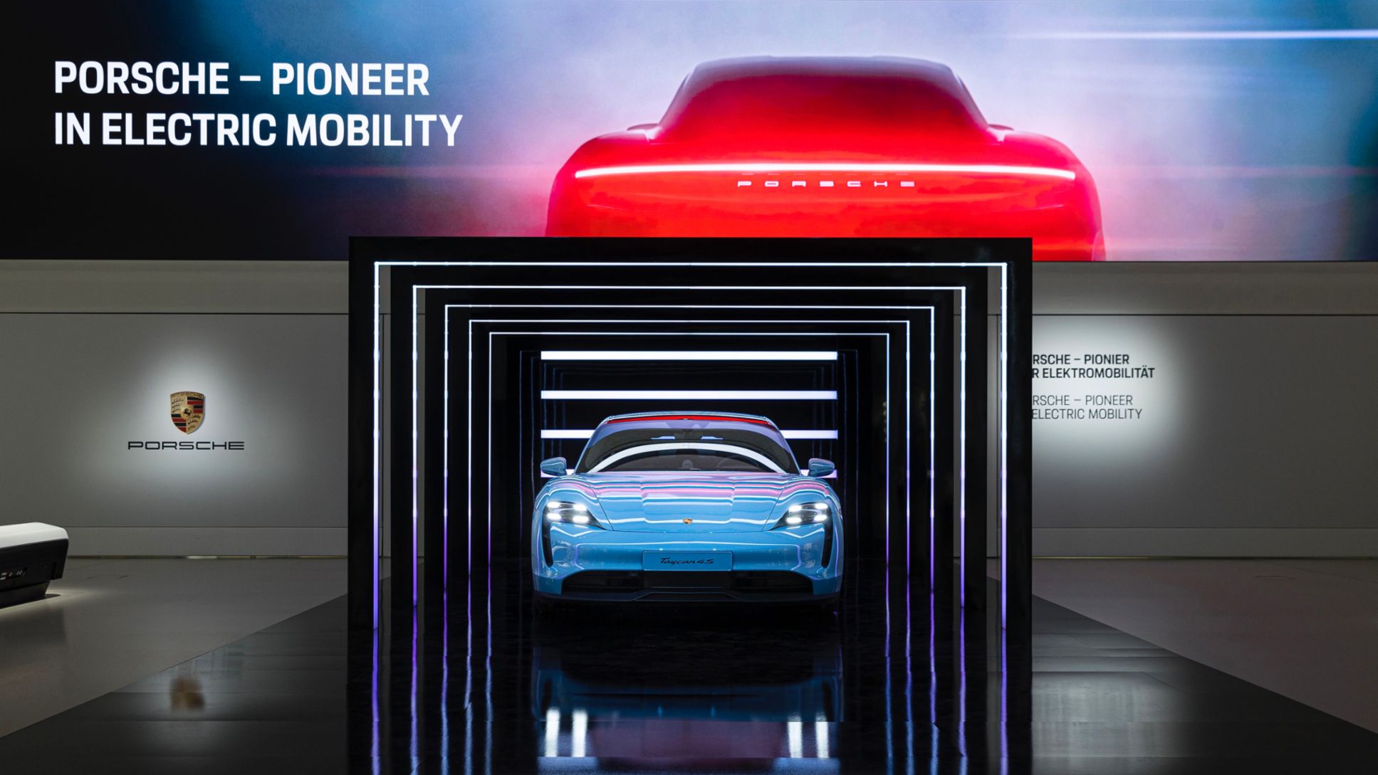 Taycan 4S, Exposición “Porsche: Pionera de la Movilidad Eléctrica”, Berlín, Alemania, 2020, Porsche AG