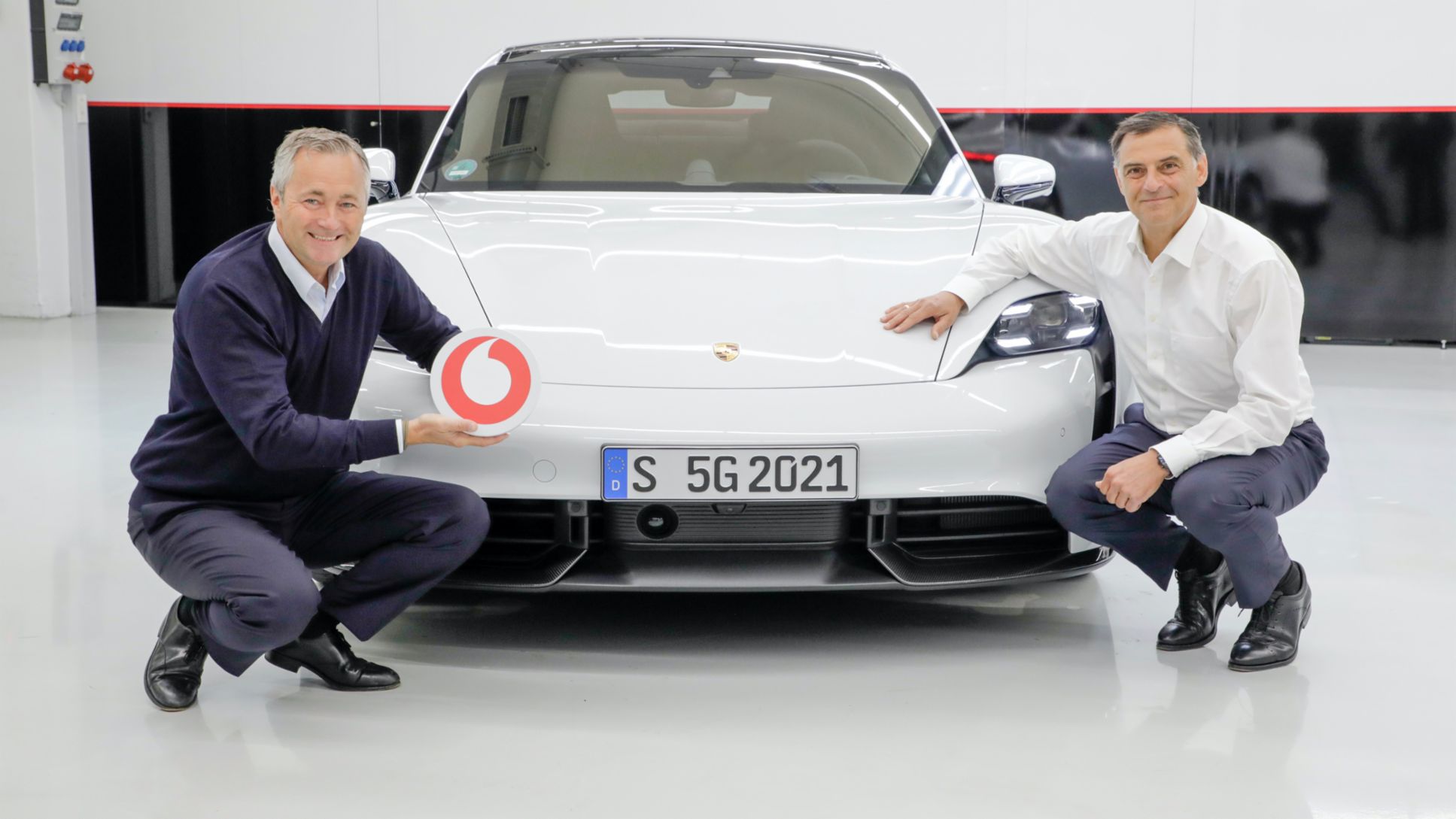 Hannes Ametsreiter, CEO of Vodafone Germany, Michael Steiner, Member of the Executive Board, Research and Development at Porsche, l-r, Taycan, Weissach, 2021, Porsche AG
