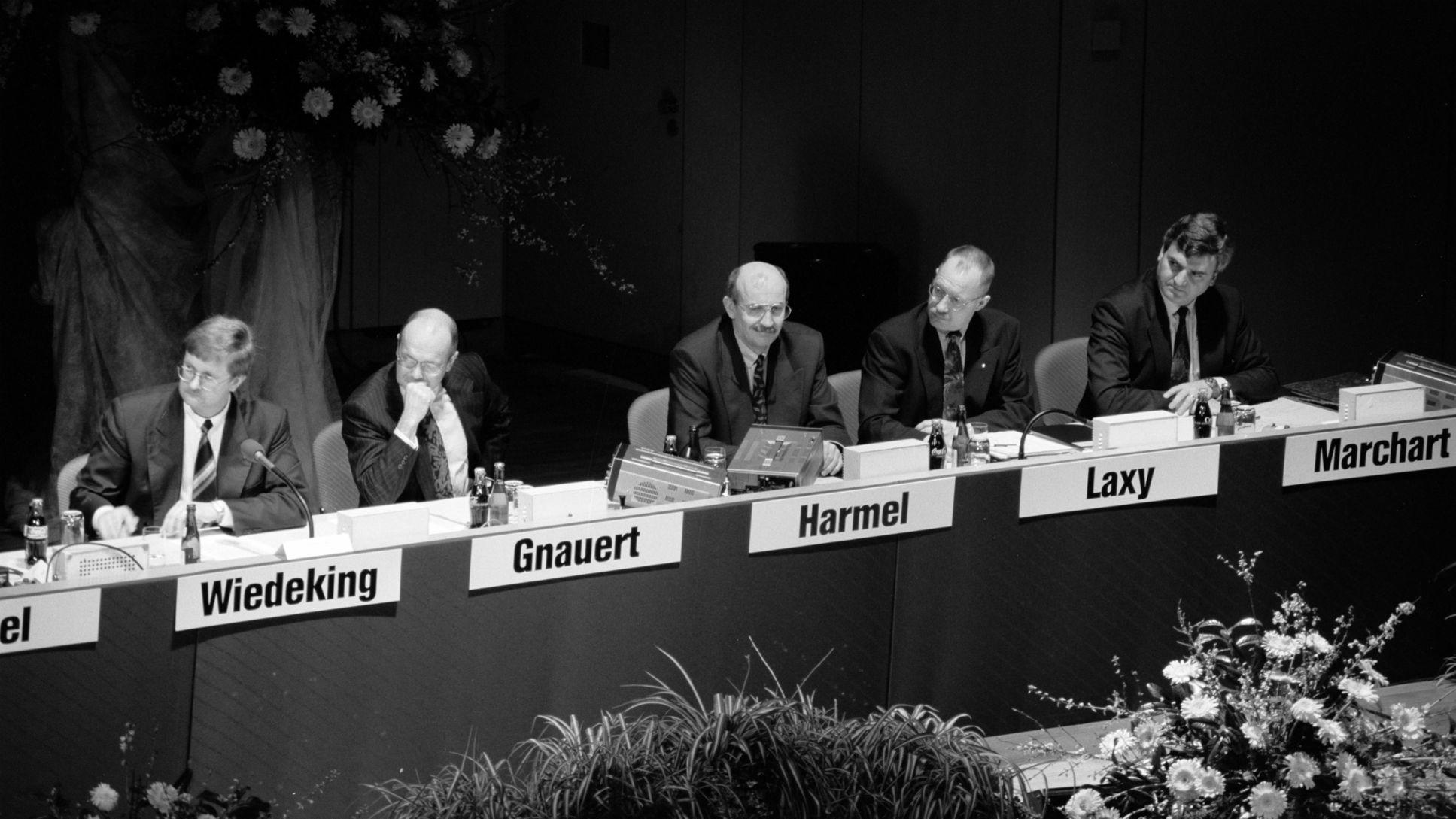 Wendelin Wiedeking, Walter Gnauert, Harro Harmel, Dieter Laxy, Horst Marchart (i-d), Junta General Anual, 1993, Porsche AG