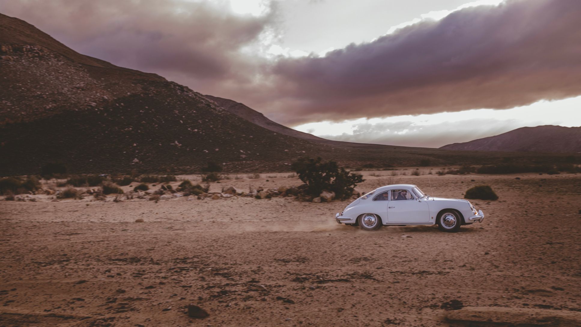 Into the wild – in a Porsche 356 - Image 1
