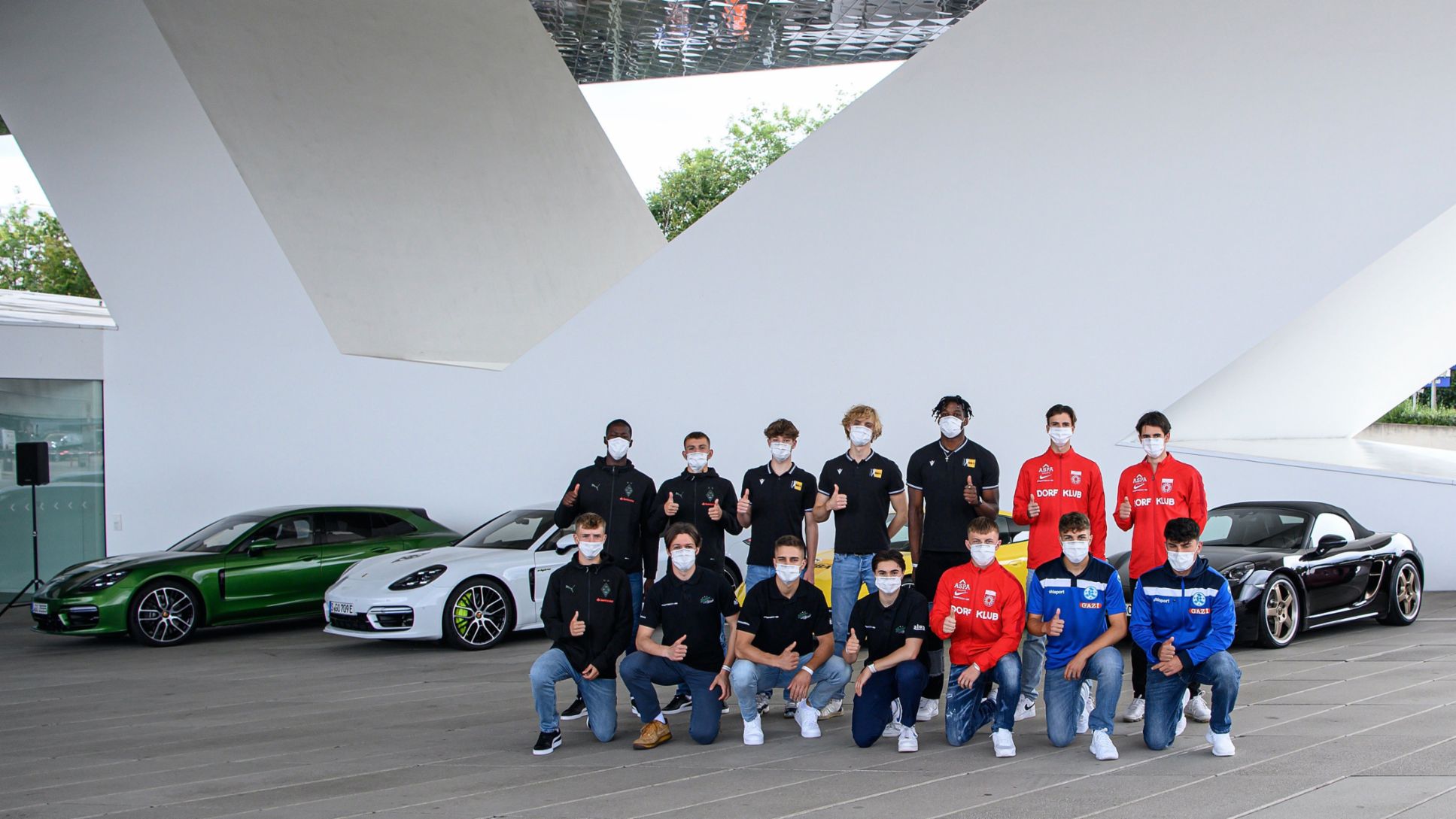 Gruppenbild der Sieger des Porsche Turbo Award 2021, Porsche AG