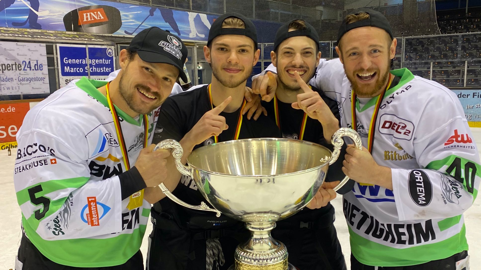 Fabjon Kuqi, Robert Kneisler, SC Bietigheim-Bissingen Steelers, Meisterschaft Deutsche Eishockey Liga 2, 2021, Porsche AG