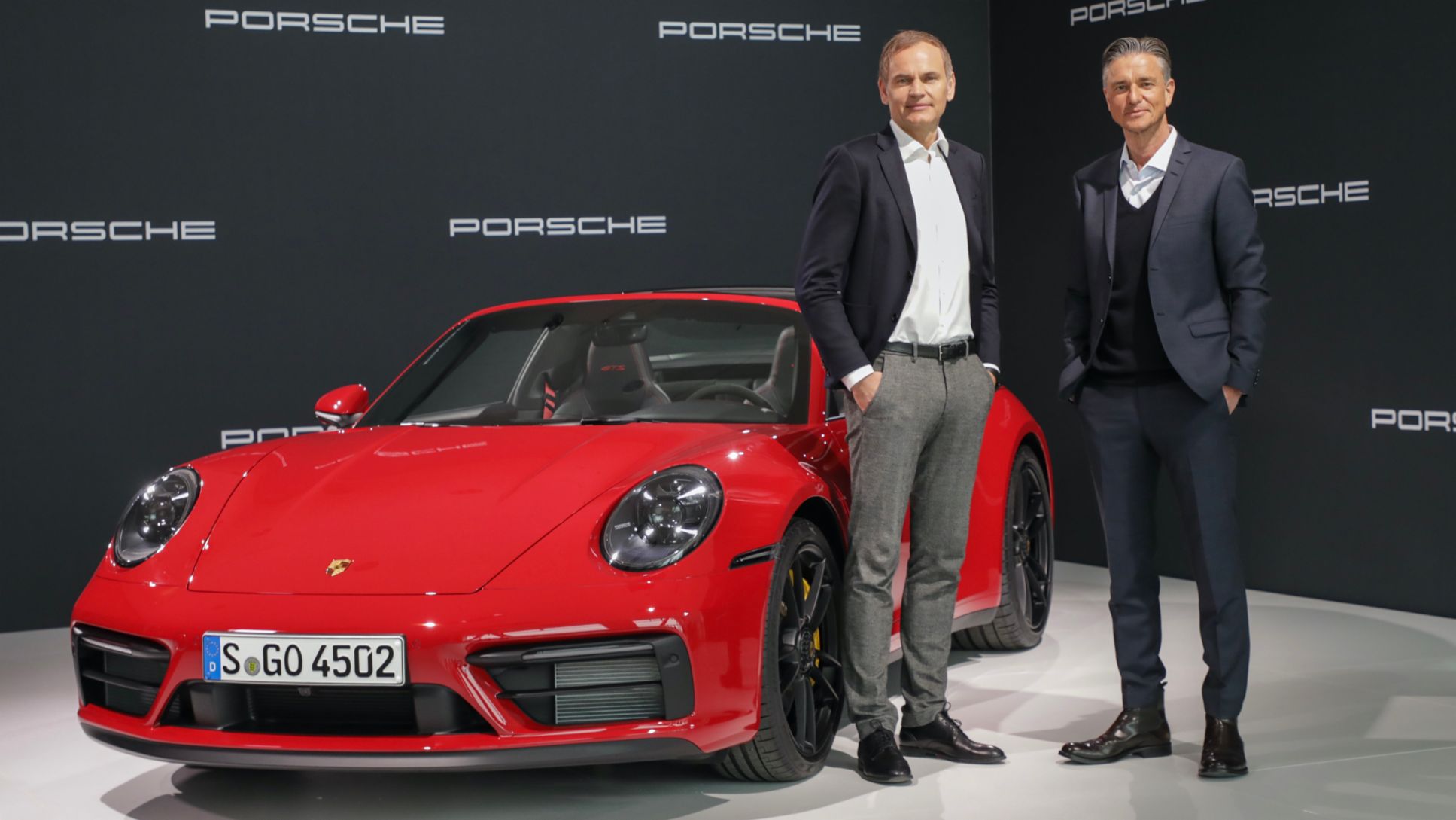 Oliver Blume, Vorstandsvorsitzender der Porsche AG, Lutz Meschke, Stellvertretender Vorstandsvorsitzender und Vorstand für Finanzen und IT der Porsche AG, l-r, 911 Targa 4 GTS, Jahrespressekonferenz, 2022, Porsche AG