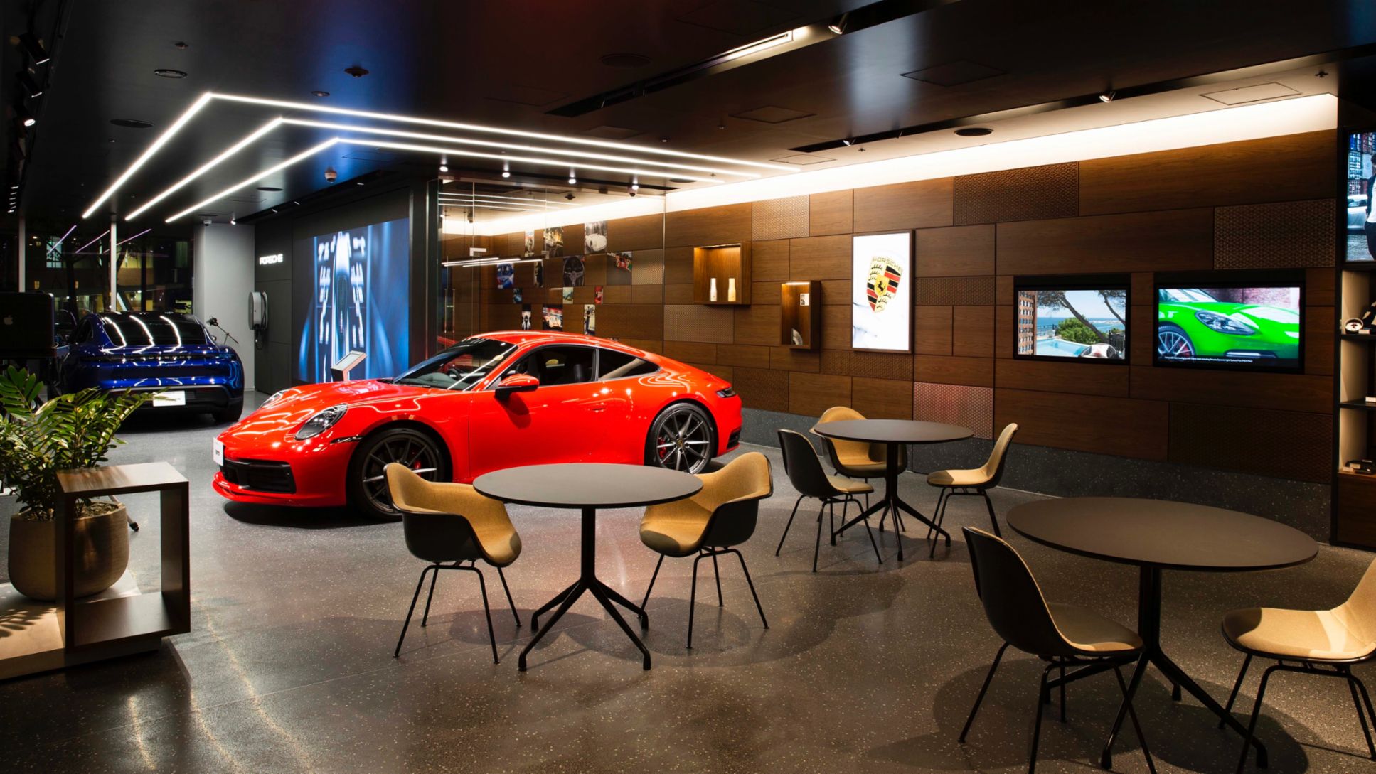 Taycan, 911 Carrera, Porsche Studio Nihombashi, Tokio, Japón, 2022, Porsche AG