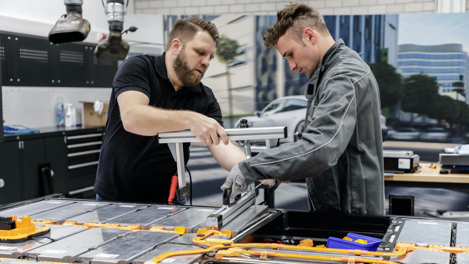 High-voltage battery repairs at Porsche - Newsroom