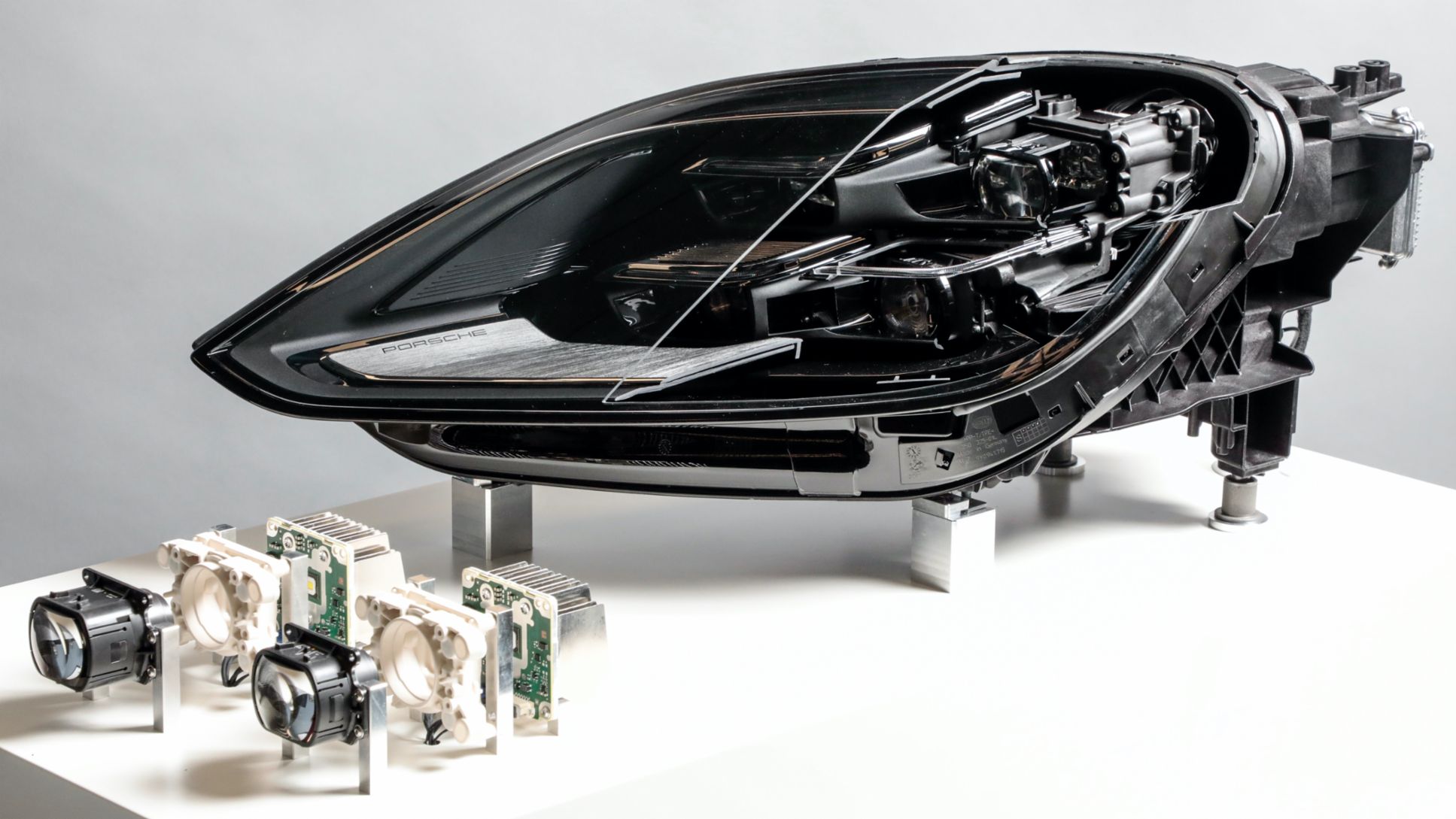 Porsche HD-Matrix LED Hauptscheinwerfer, Schnittmodell, 2022, Porsche AG