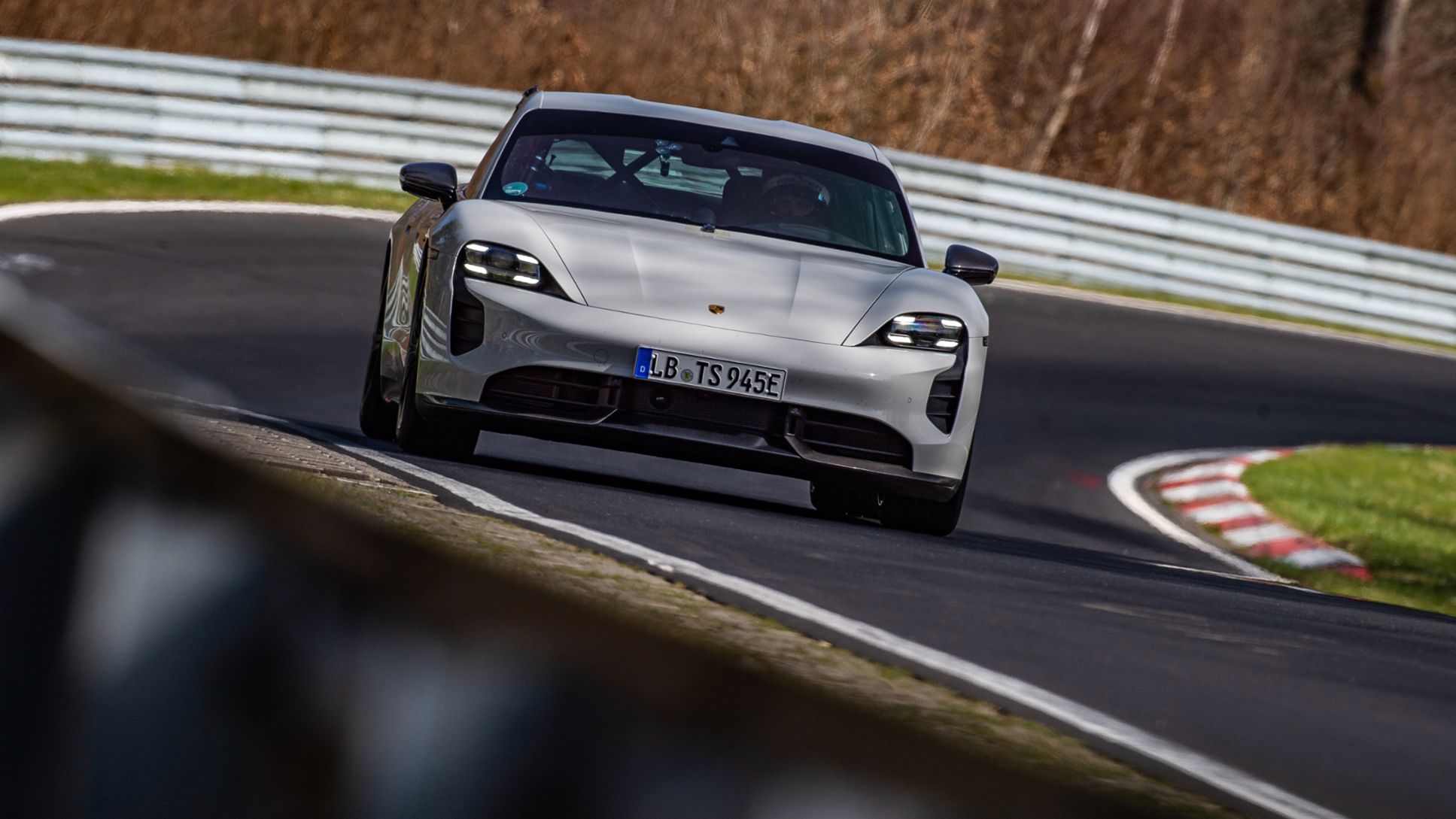 https://newsroom.porsche.com/.imaging/mte/porsche-templating-theme/image_1290x726/dam/pnr/2022/Products/Nuerburgring-record-Taycan-Turbo-S/S22_3380_fine.jpeg/jcr%3Acontent/S22_3380_fine.jpeg