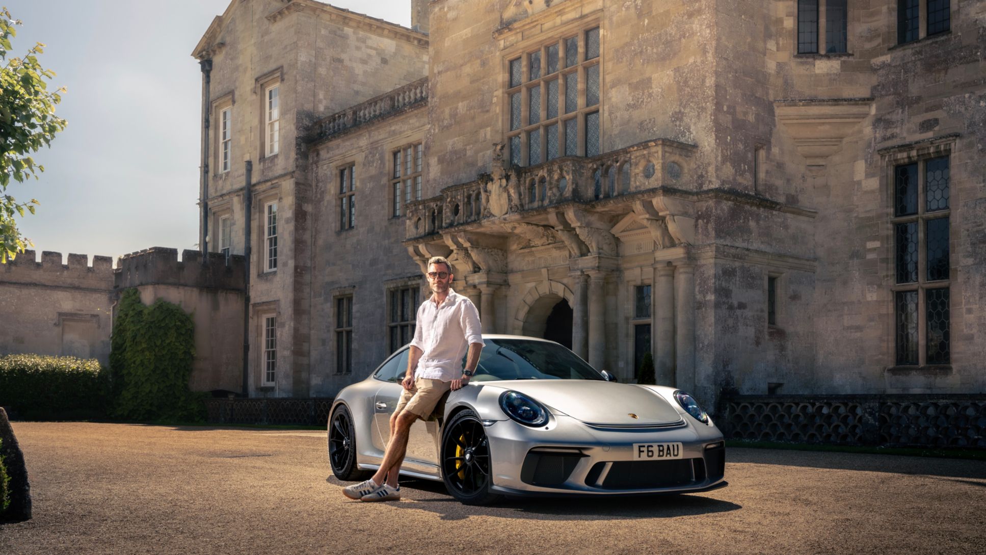 William Herbert, 18th Earl of Pembroke, 911 GT3 with Touring Package (991.2), Wilton House, Great Britain, 2022, Porsche AG