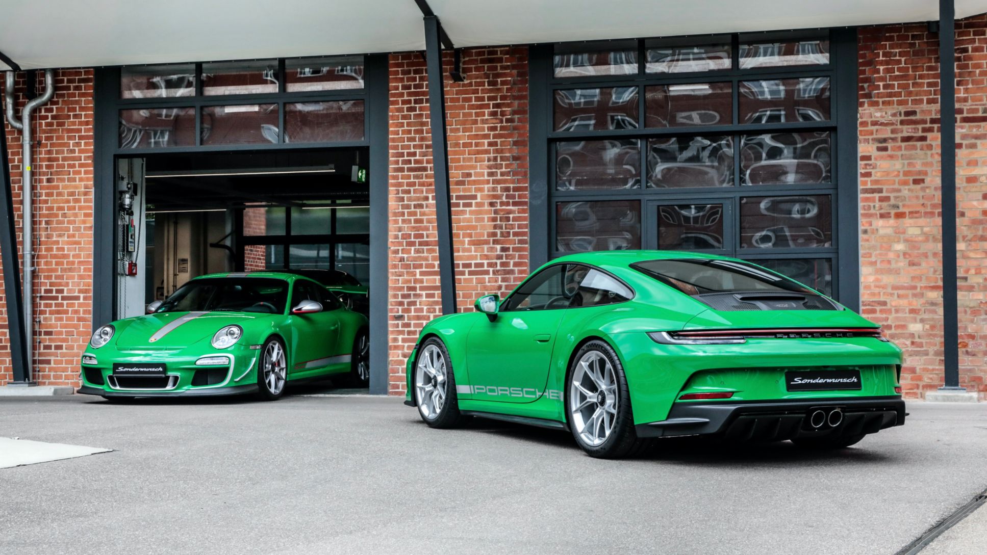 911 GT3 RS 4.0 (997) and 911 GT3 Touring in Essmanngreen, 2023, Porsche AG