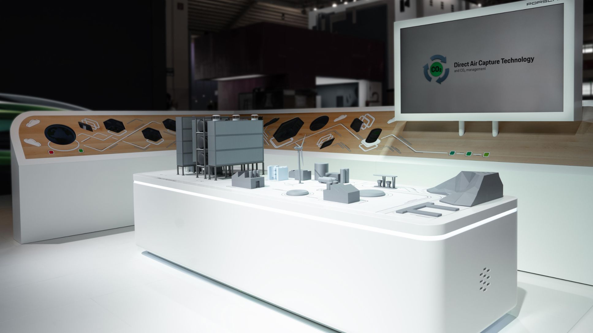 Modell einer Direct Air Capture-Anlage, VW Group Stand auf dem IAA Summit, 2023, Porsche AG