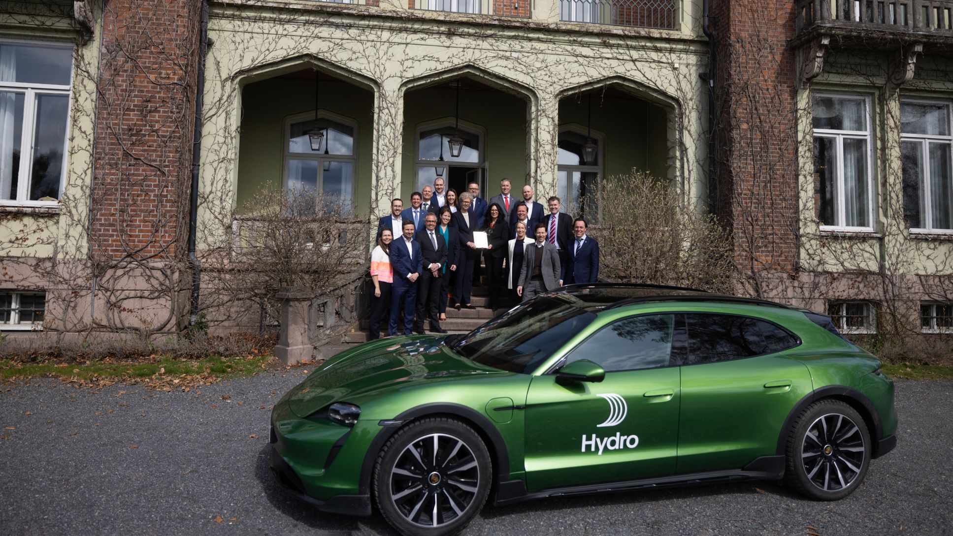 Taycan Turbo Cross Turismo, Porsche AG und Norsk Hydro, Oslo, 2023, Porsche AG