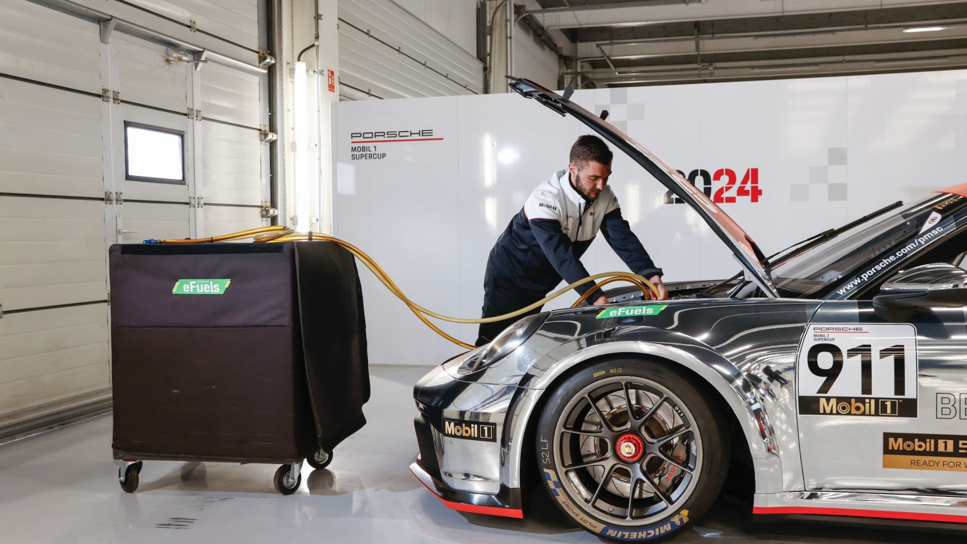 Uso de e-fuel en la Porsche Mobil 1 Supercup, Silverstone, Gran Bretaña, 2024, Porsche AG