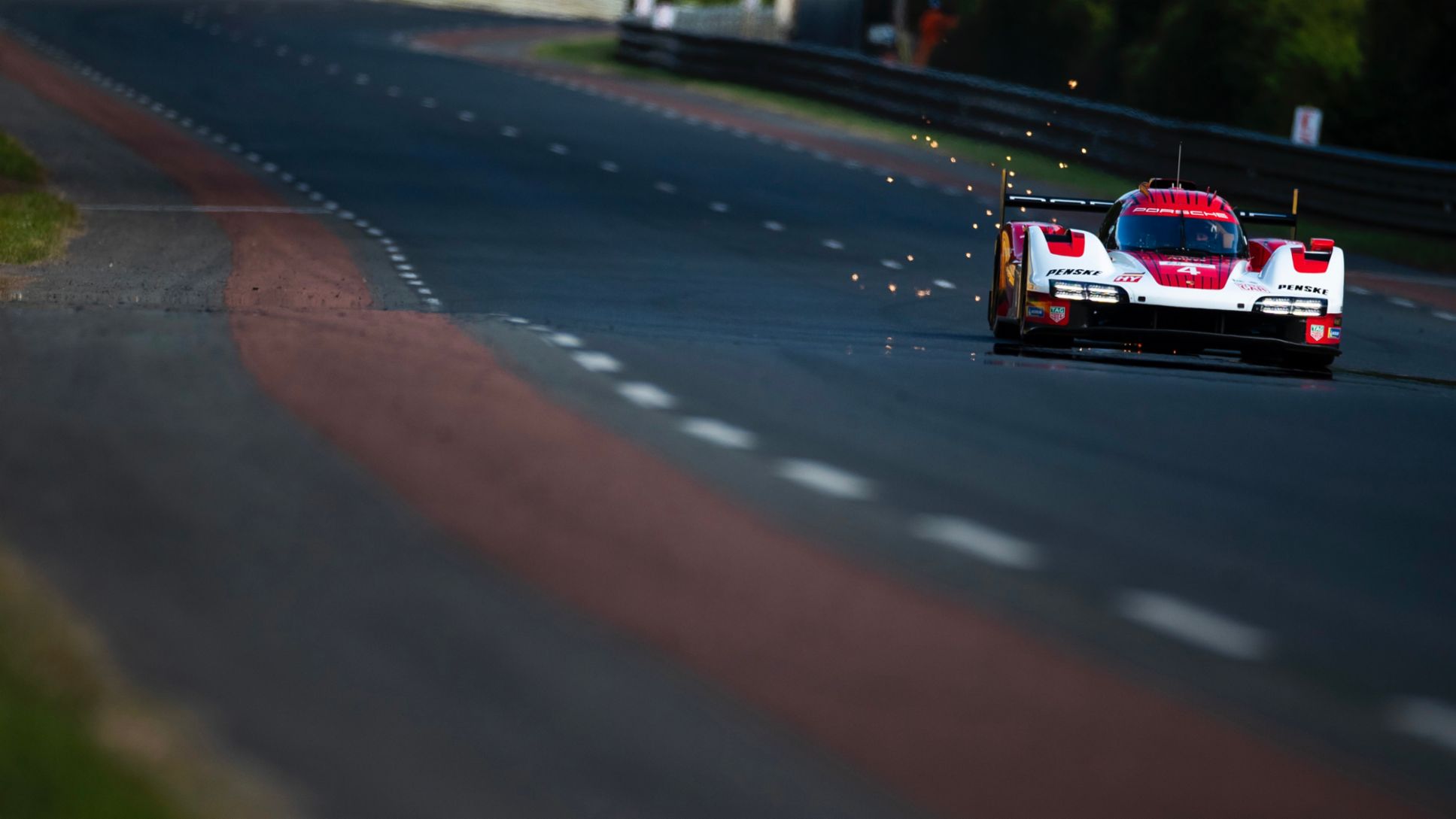 Porsche 963, Porsche Penske Motorsport (#4), Mathieu Jaminet (F), Felipe Nasr (BR), Nick Tandy (UK), Le Mans, Frankreich, 2024, Porsche AG
