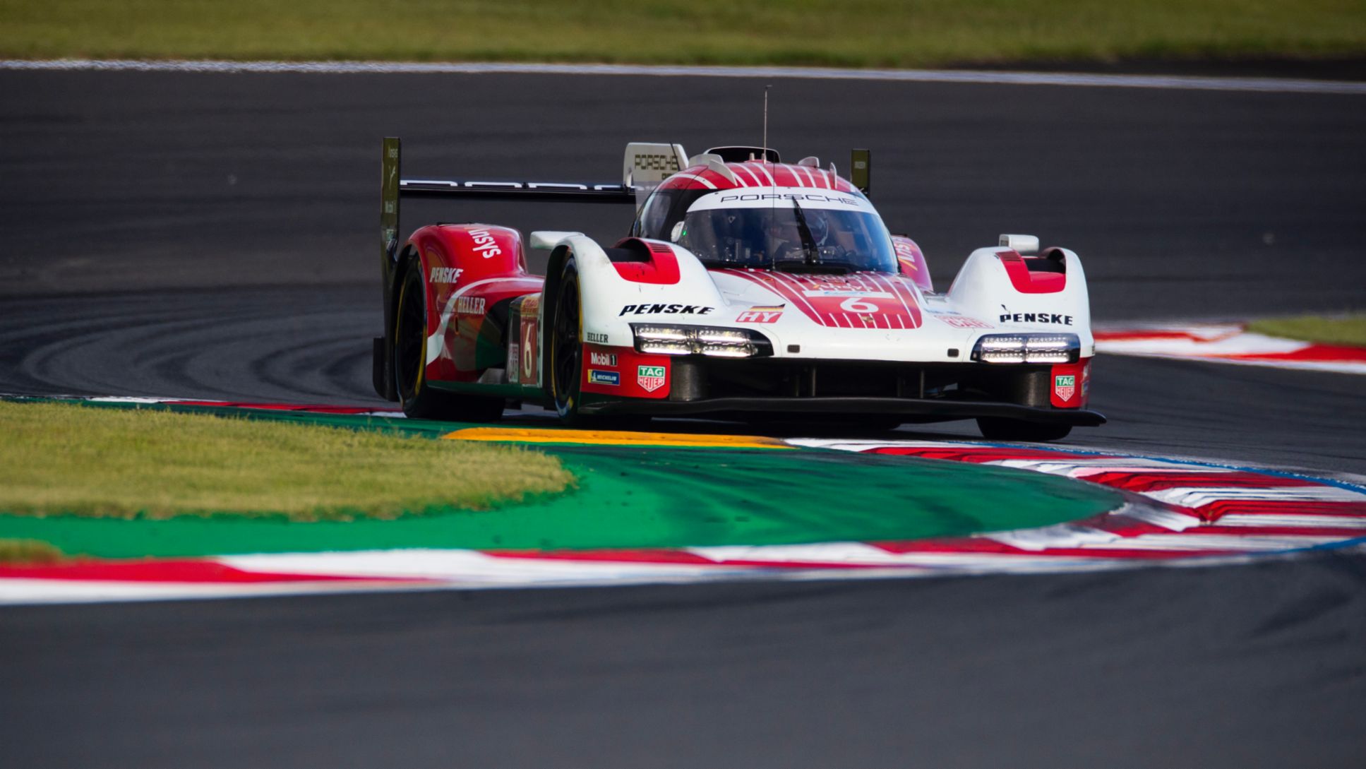 Kevin Estre (F), Andre Lotterer (D), Laurens Vanthoor (B), Porsche 963, Porsche Penske Motorsport (#6), WEC, 2024, Porsche AG
