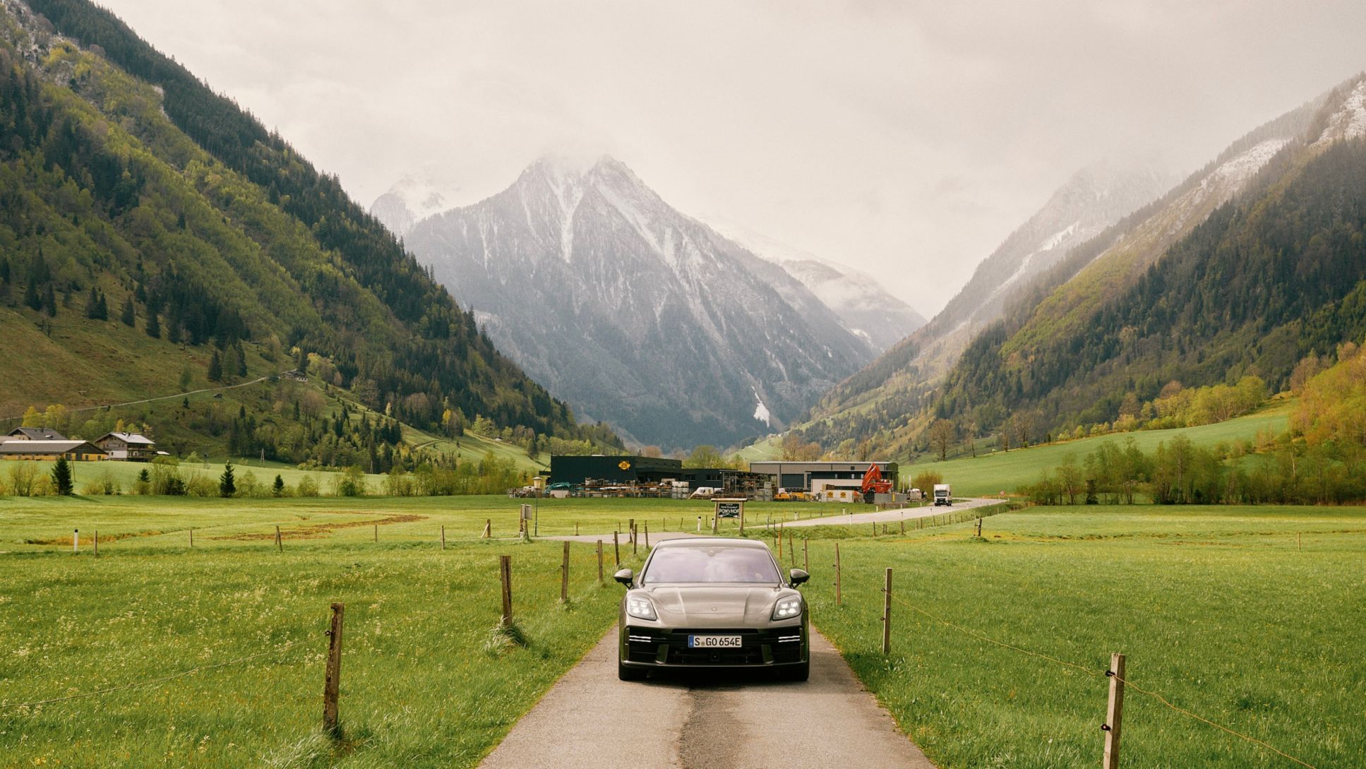 Porsche Panamera Turbo E-Hybrid, Schloss Prielau, Zell am See, 2024, Porsche AG