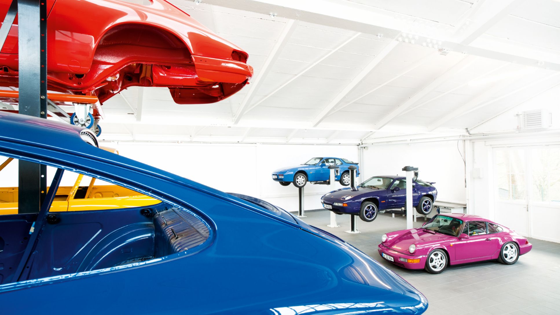 944 S2 in maritime blue, 928 in amaranth violet, 964 Carrera RS in star ruby, l-r, 2016, Porsche AG