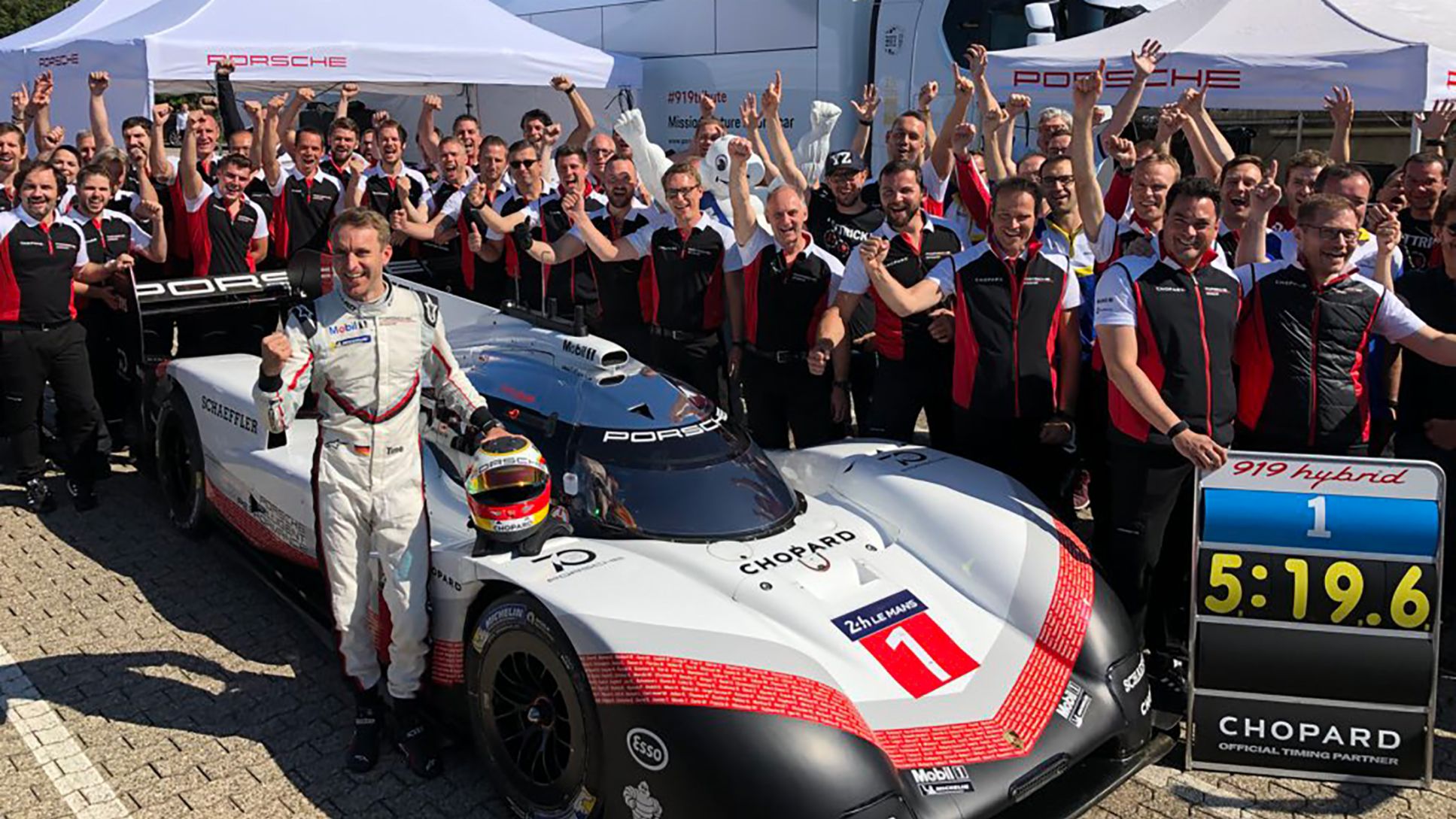 legering virkelighed industrialisere 5:19.55 minutes – Porsche 919 Hybrid Evo takes record in the “Green Hell” -  Porsche Newsroom