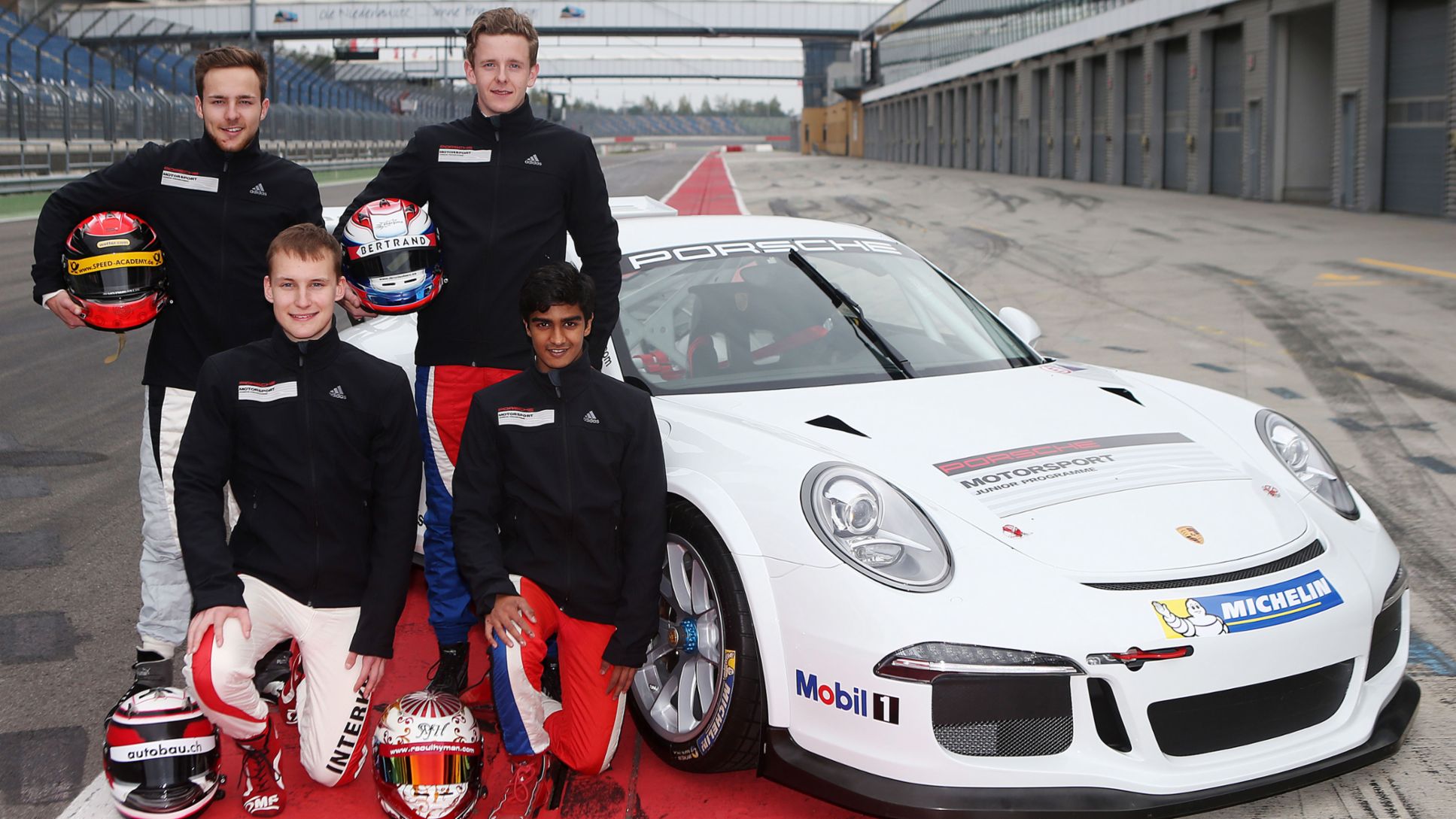 Porsche 911 GT3 Cup, Marvin Dienst, Dennis Olsen (hinten), Kevin Jörg, Raoul Joshua Hyman (vorne), Lausitzring, 2015, Porsche AG