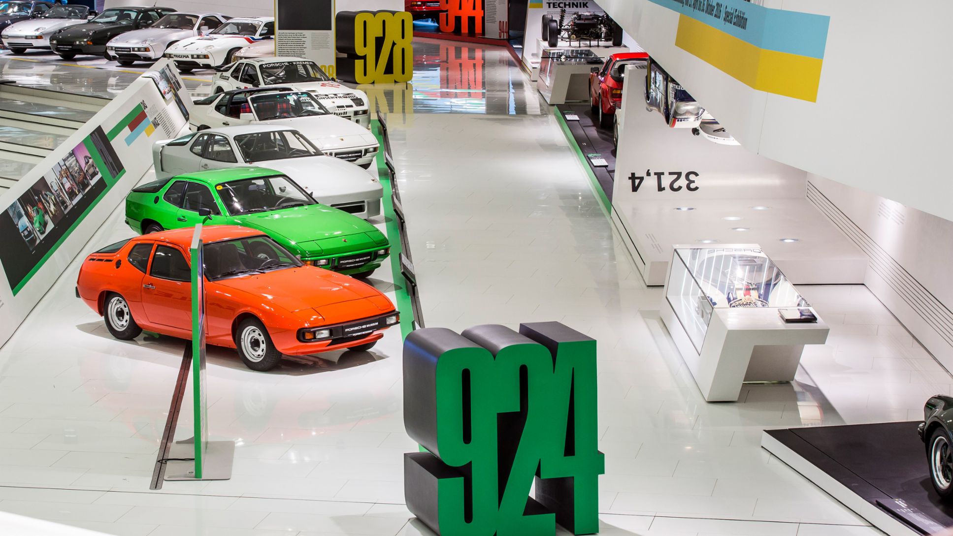 Special exhibit transaxle models, Porsche Museum, 2016, Porsche AG