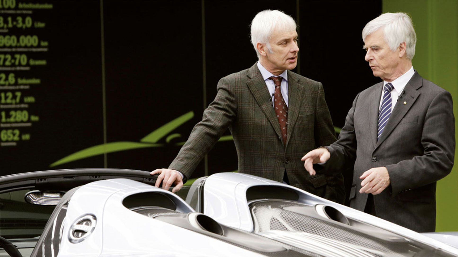 Matthias Mueller, CEO, Dr. Ulf Merbold, physicist, 918 Spyder manufactury, Zuffenhausen, 2014, Porsche AG